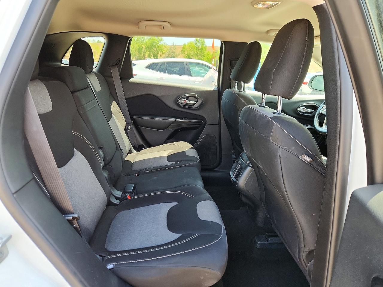 2014 Jeep Cherokee Latitude Белый vin: 1C4PJMCS7EW219316