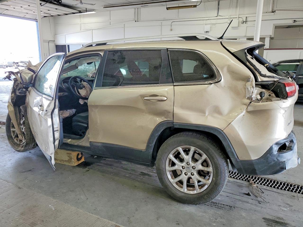 2014 Jeep Cherokee Latitude Beige vin: 1C4PJMCS7EW226279