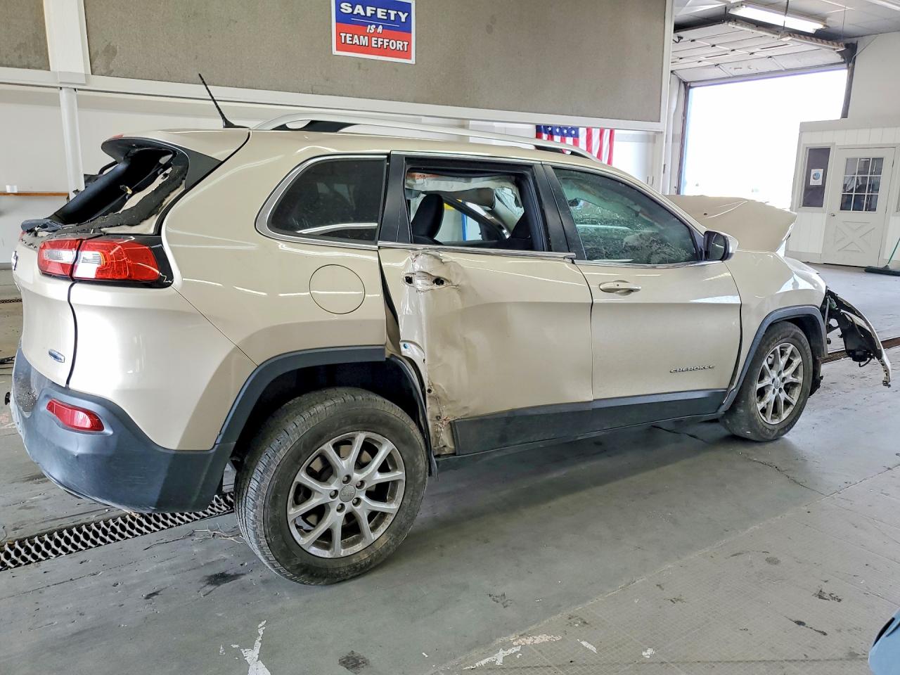 2014 Jeep Cherokee Latitude Beige vin: 1C4PJMCS7EW226279