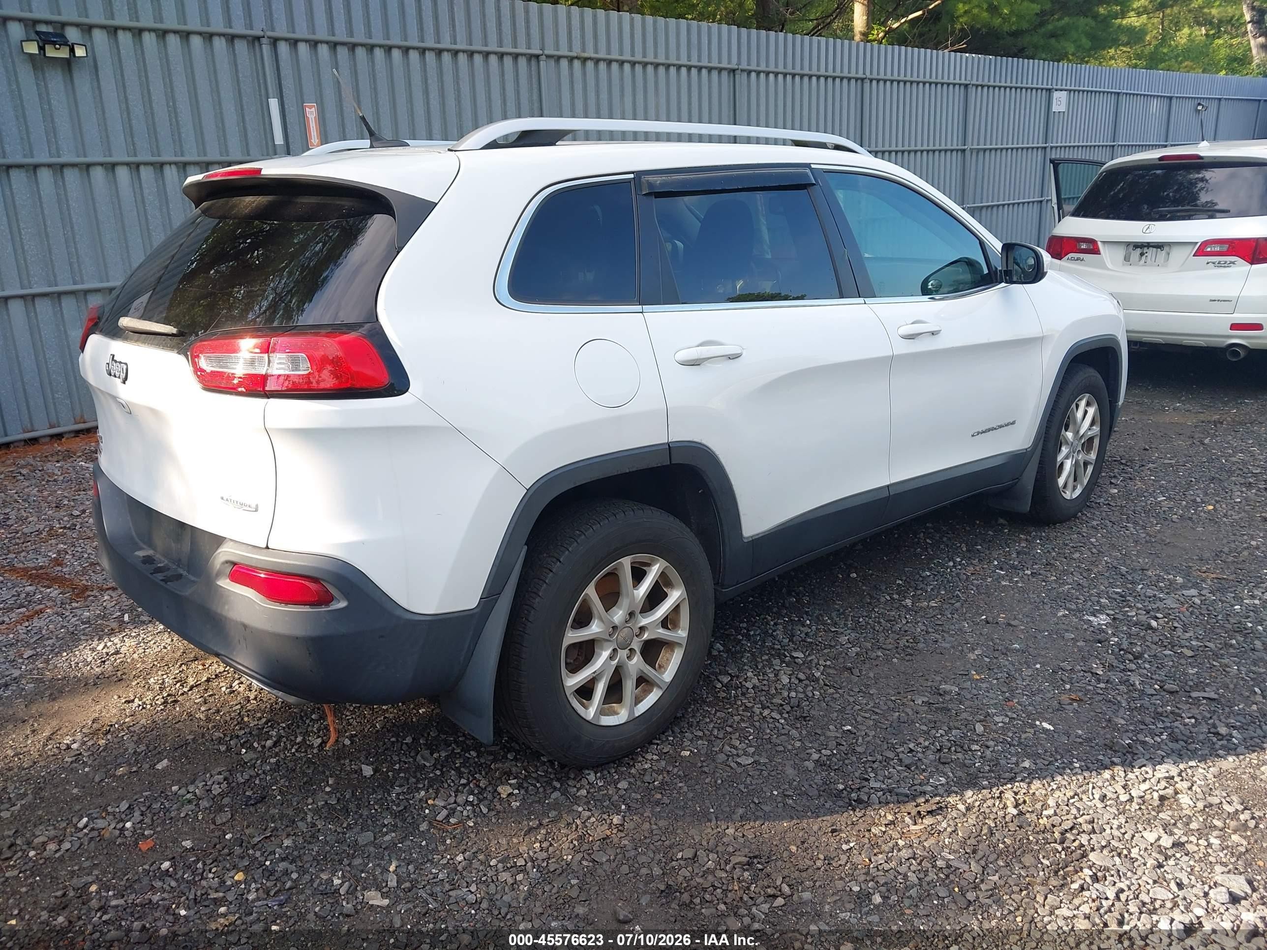 2015 Jeep Cherokee Latitude White vin: 1C4PJMCS7FW504437