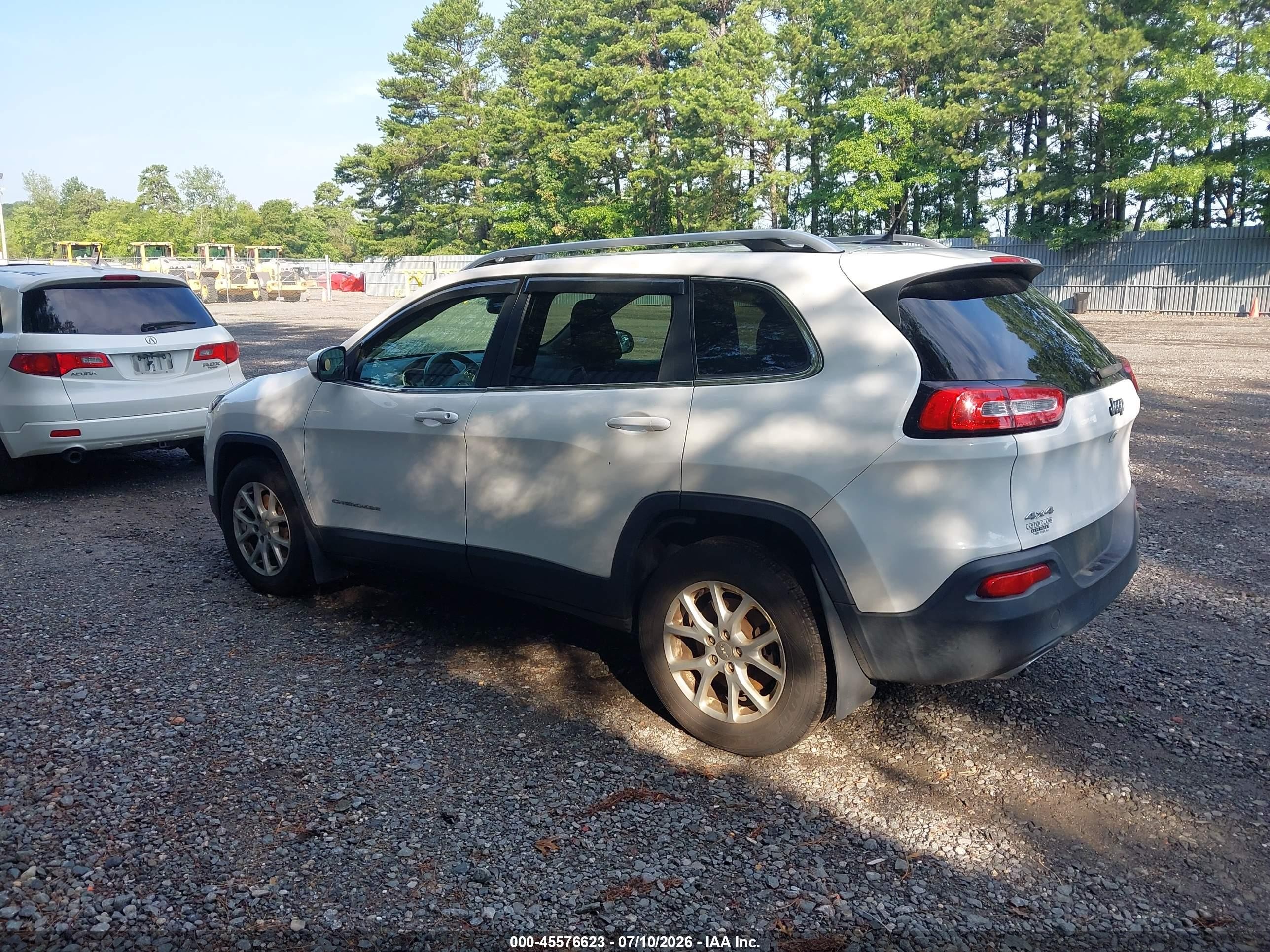2015 Jeep Cherokee Latitude White vin: 1C4PJMCS7FW504437