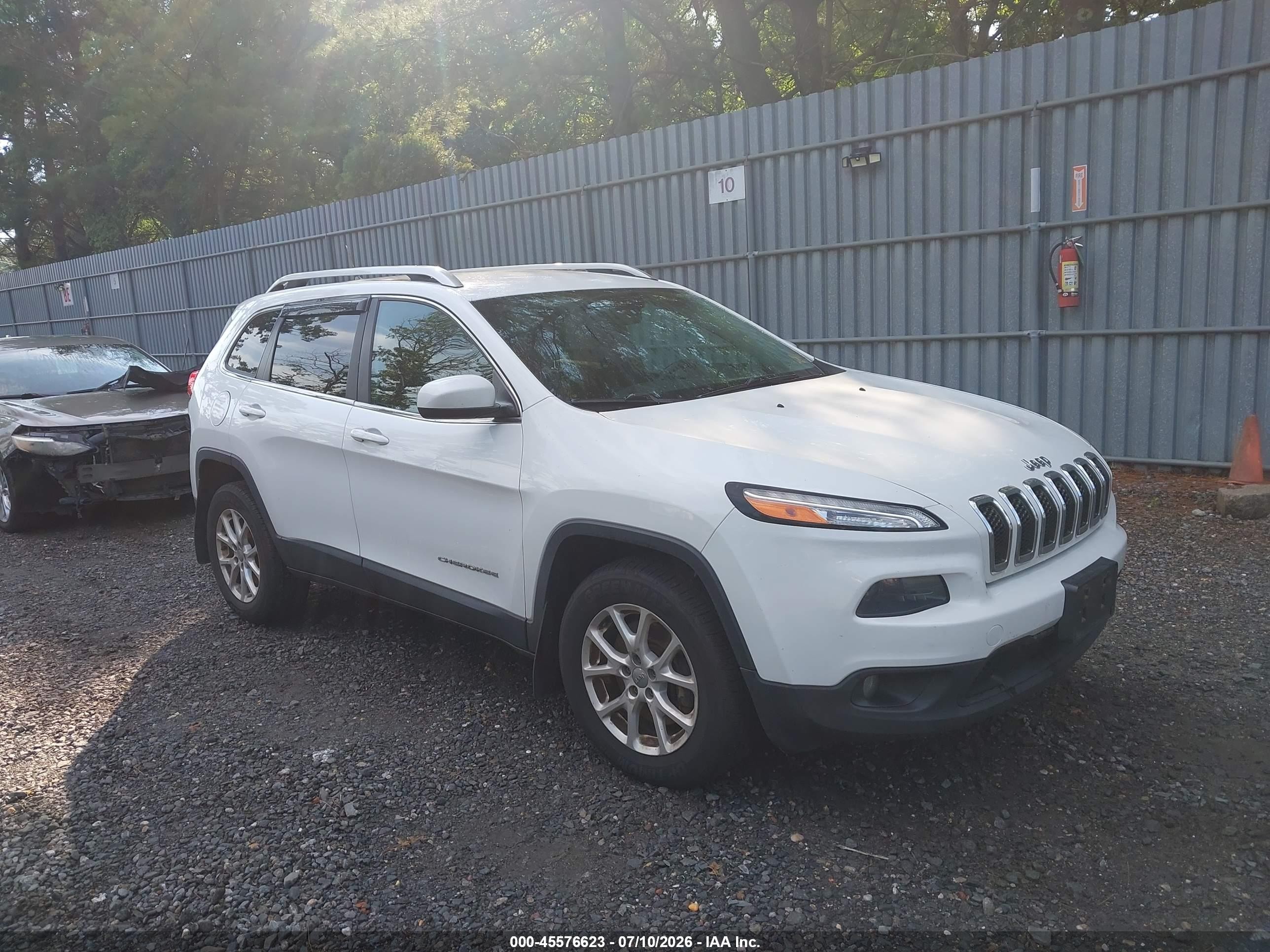 2015 Jeep Cherokee Latitude White vin: 1C4PJMCS7FW504437