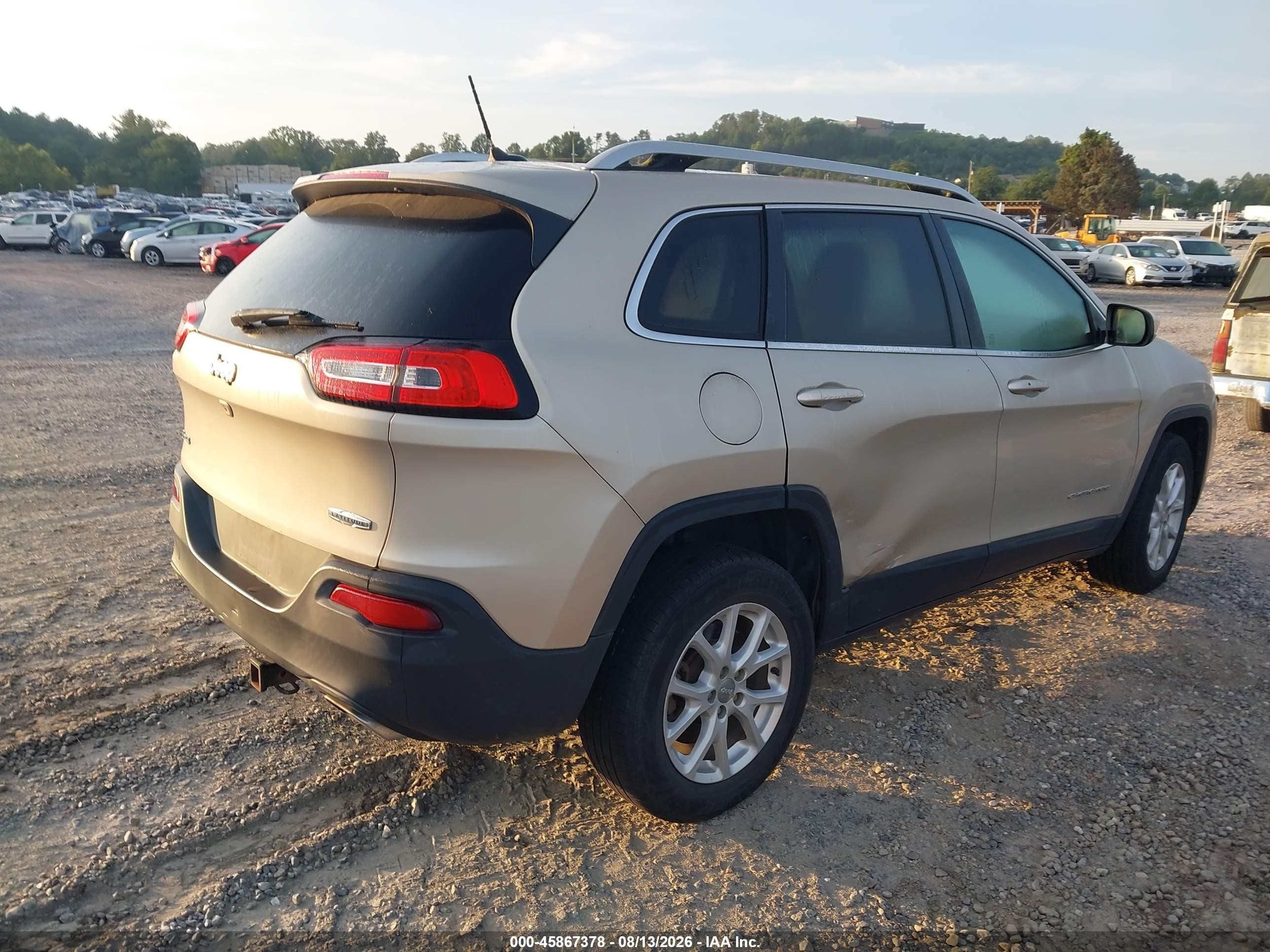 2015 Jeep Cherokee Latitude Gold vin: 1C4PJMCS7FW546171