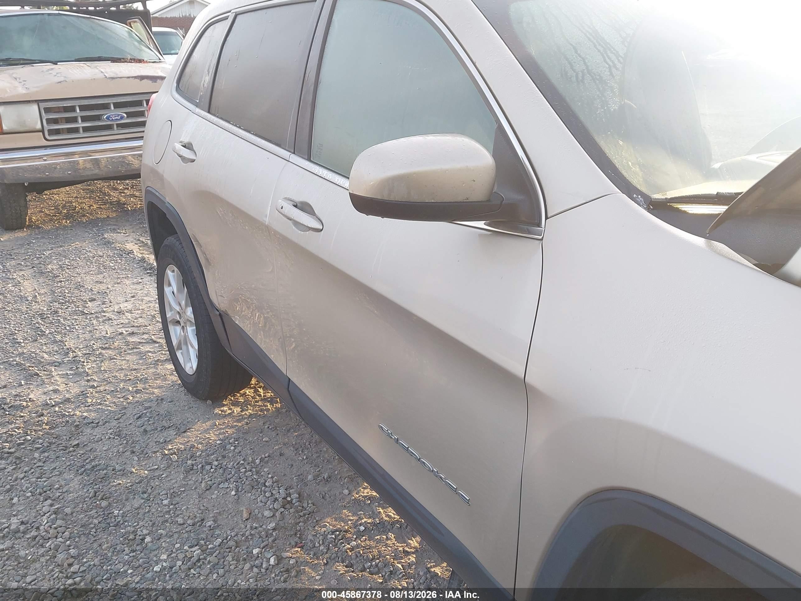 2015 Jeep Cherokee Latitude Gold vin: 1C4PJMCS7FW546171