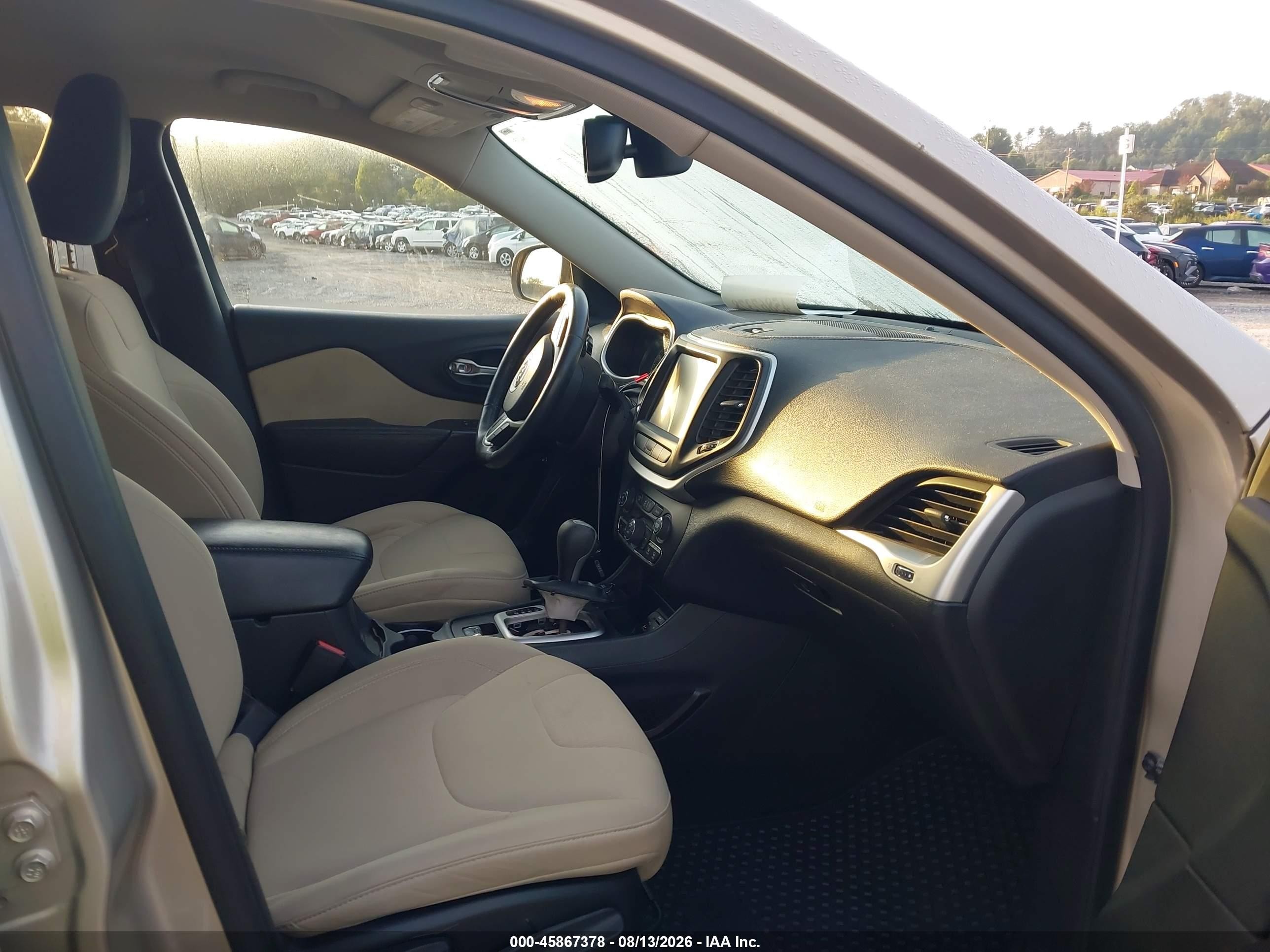 2015 Jeep Cherokee Latitude Gold vin: 1C4PJMCS7FW546171