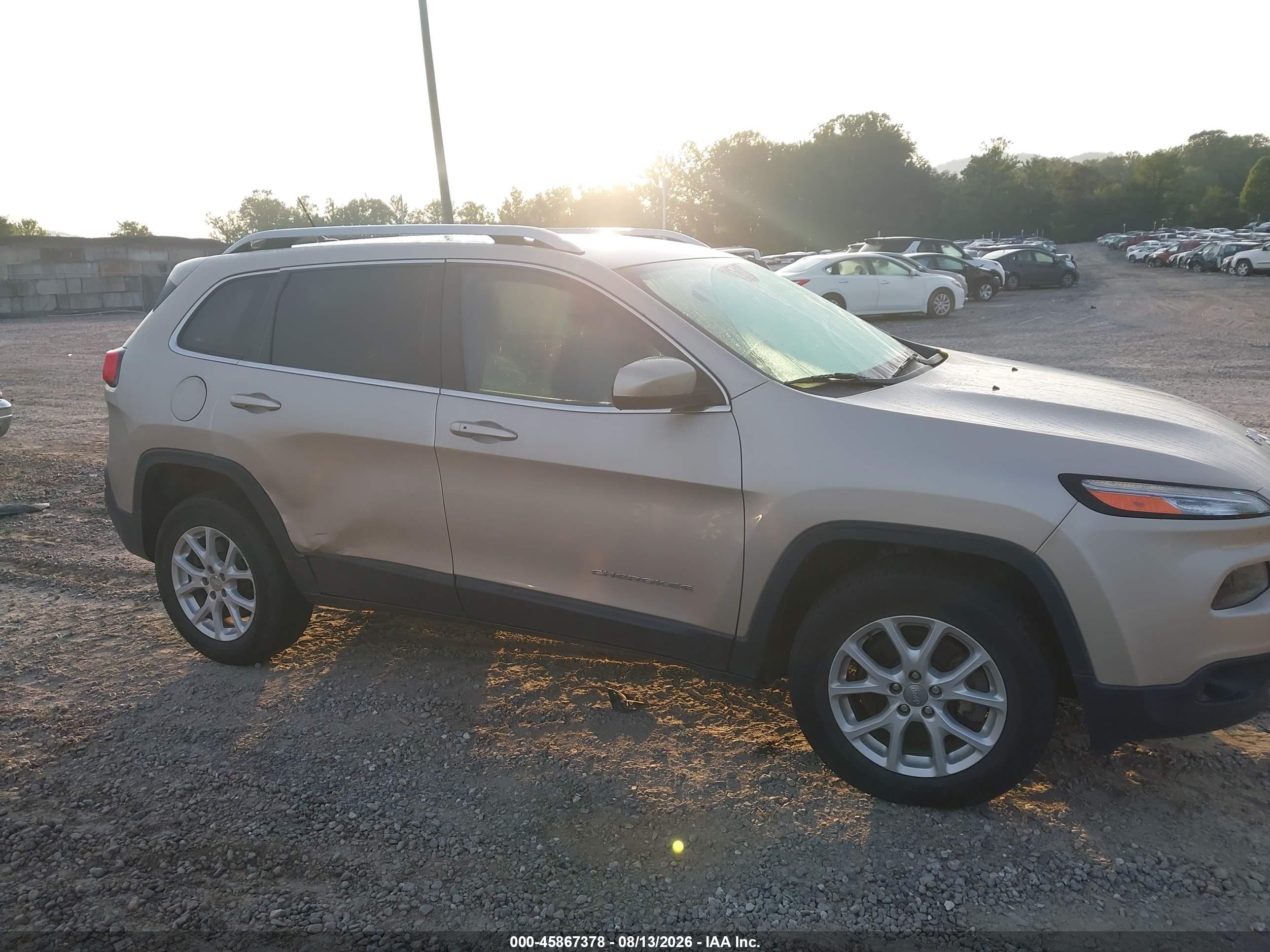 2015 Jeep Cherokee Latitude Gold vin: 1C4PJMCS7FW546171