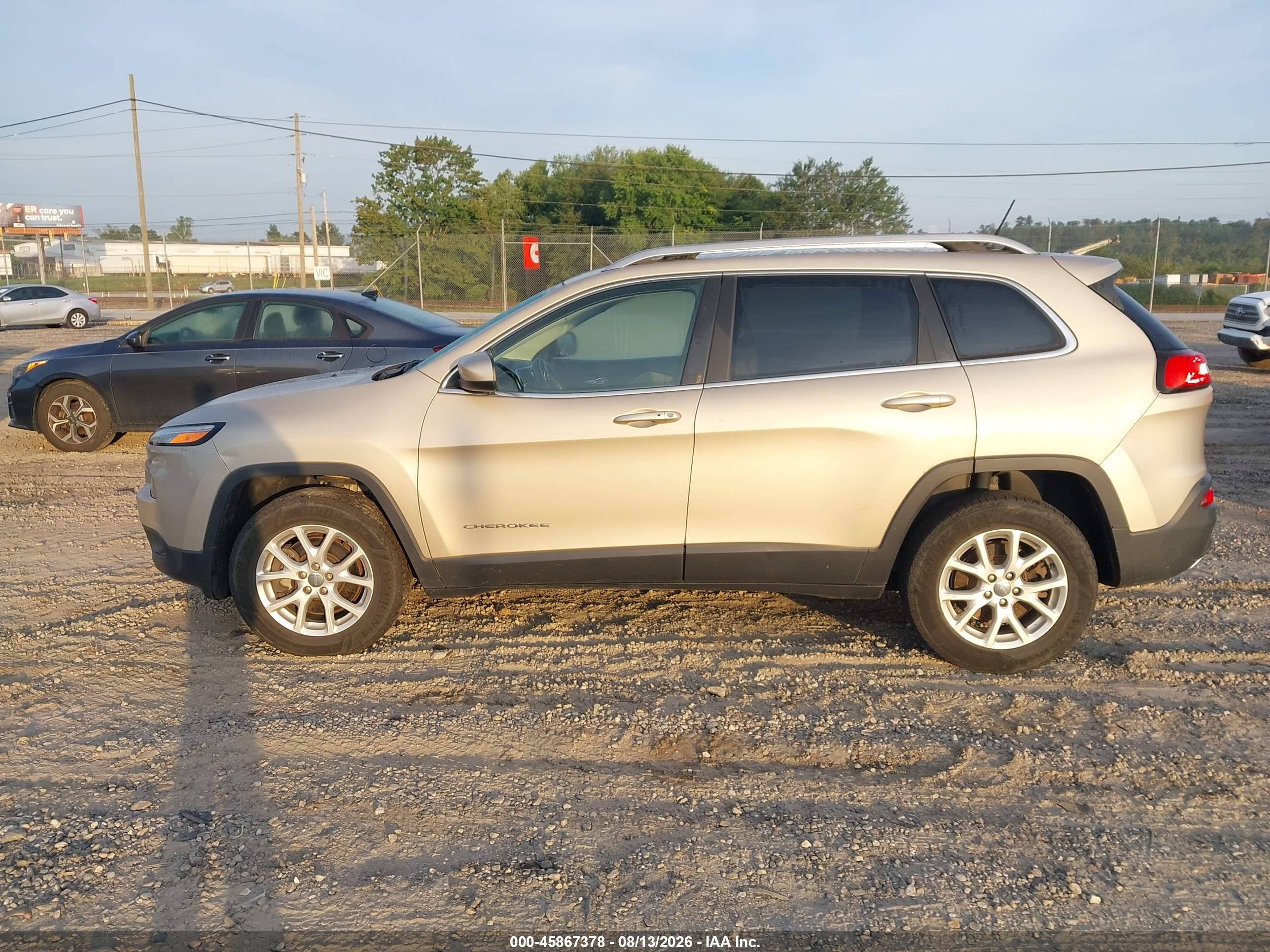 2015 Jeep Cherokee Latitude Gold vin: 1C4PJMCS7FW546171