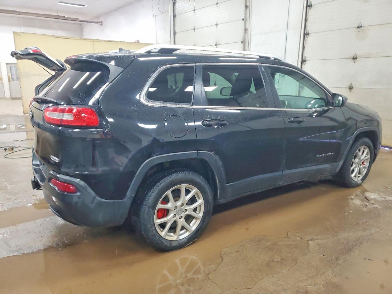 2015 Jeep Cherokee Latitude Black vin: 1C4PJMCS7FW546543