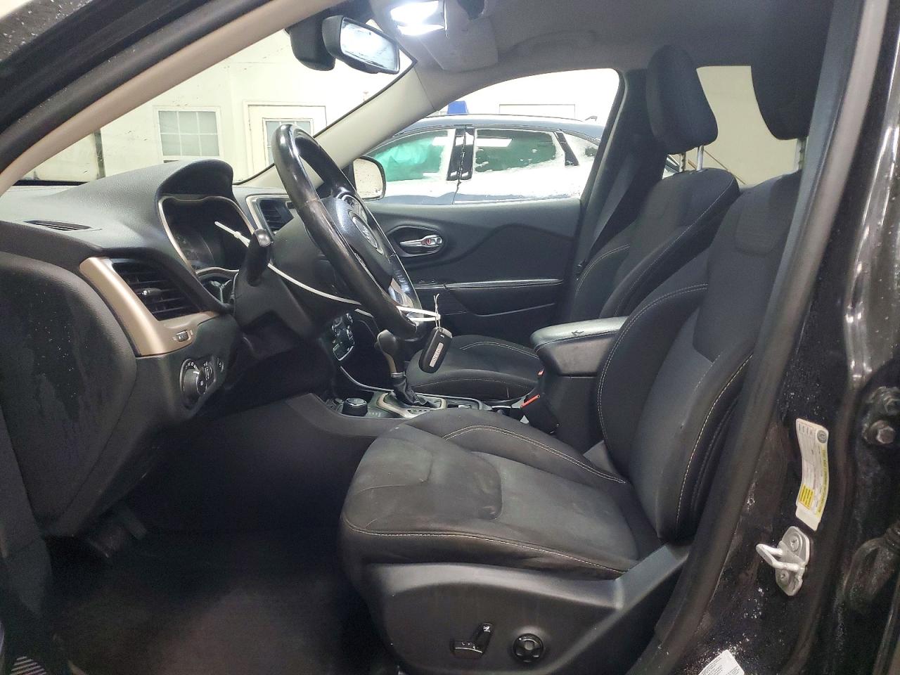 2015 Jeep Cherokee Latitude Black vin: 1C4PJMCS7FW546543