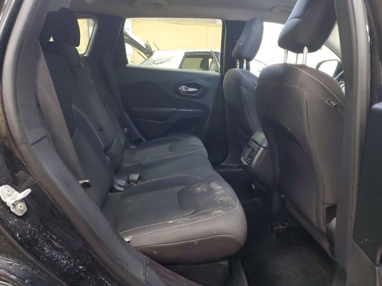 2015 Jeep Cherokee Latitude Black vin: 1C4PJMCS7FW546543