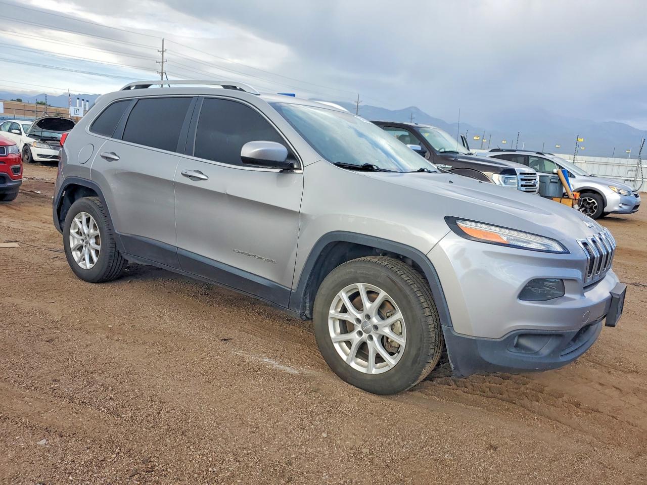 2015 Jeep Cherokee Latitude Gray vin: 1C4PJMCS7FW546719