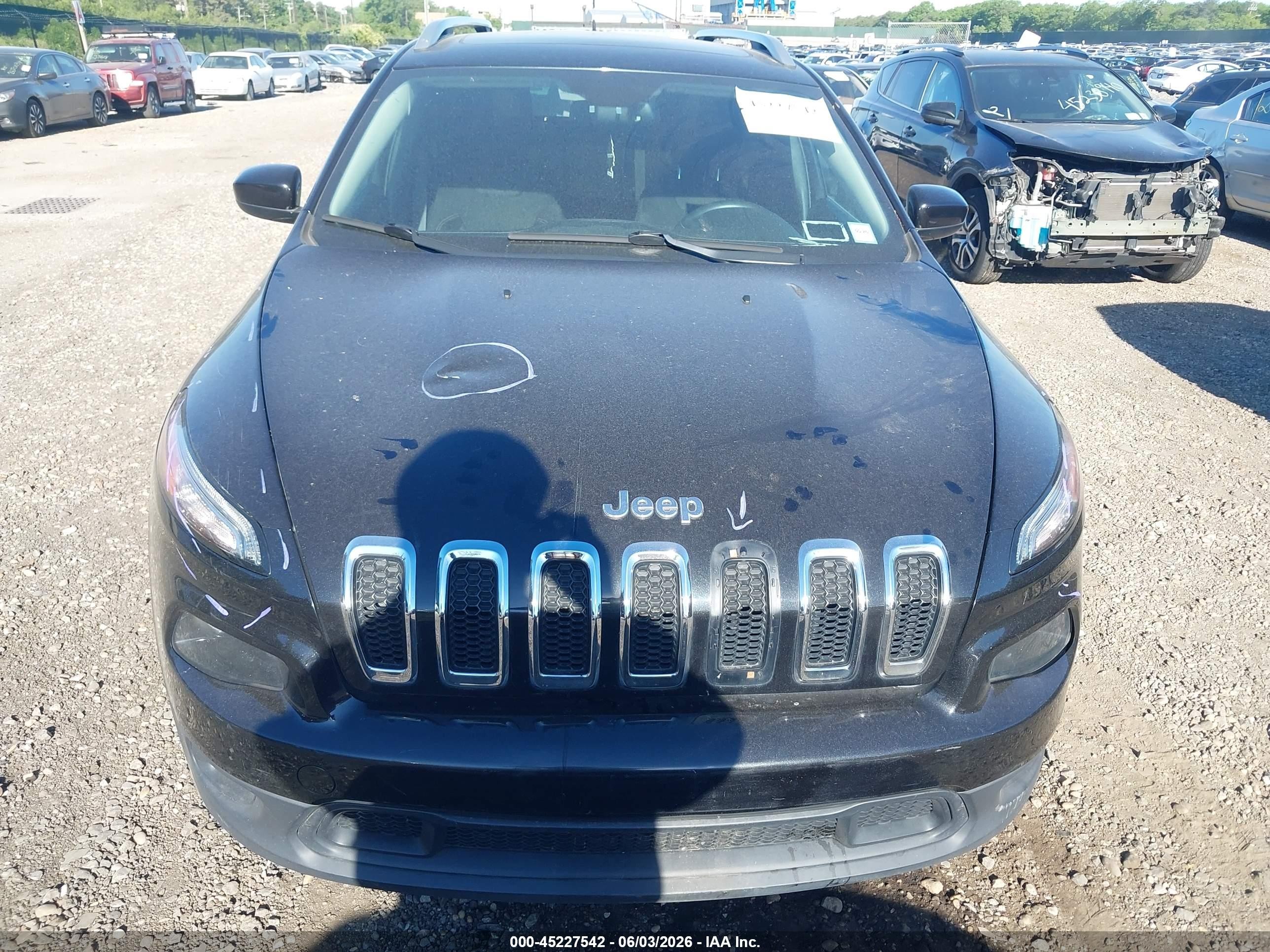 2015 Jeep Cherokee Latitude Black vin: 1C4PJMCS7FW551306