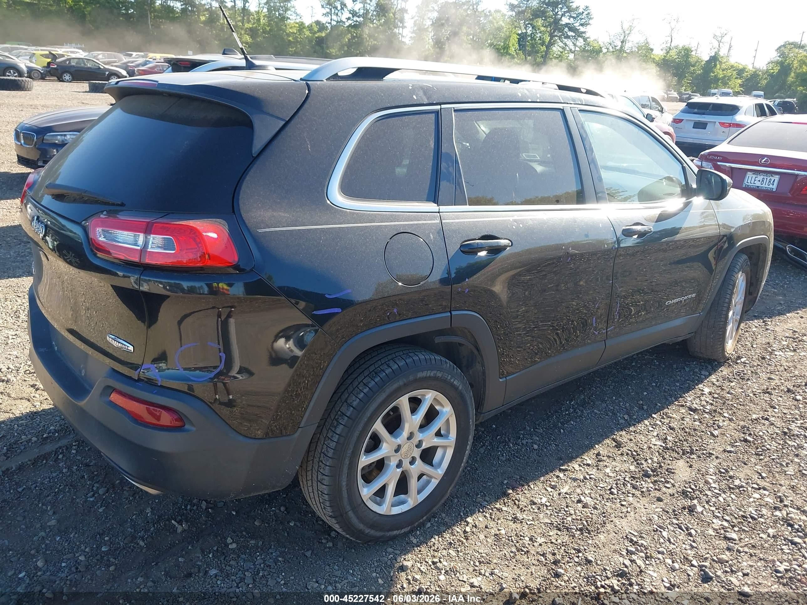 2015 Jeep Cherokee Latitude Black vin: 1C4PJMCS7FW551306