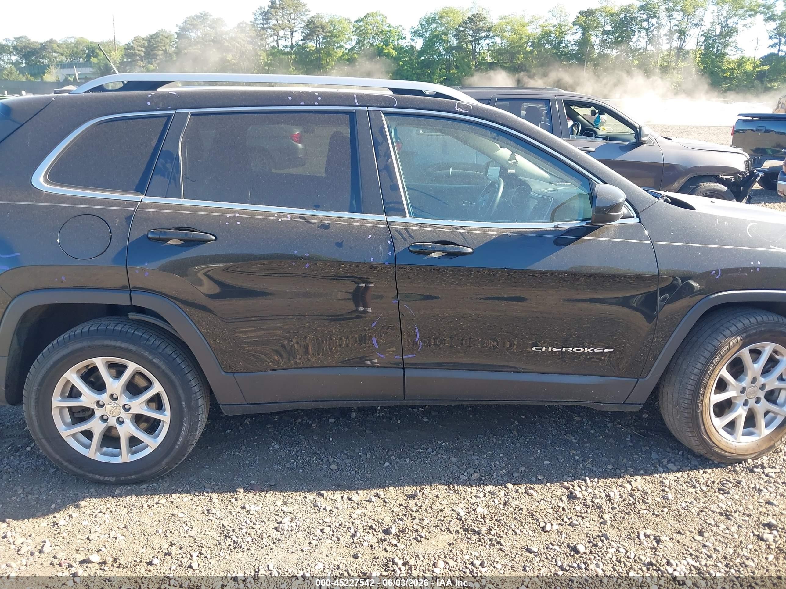 2015 Jeep Cherokee Latitude Black vin: 1C4PJMCS7FW551306