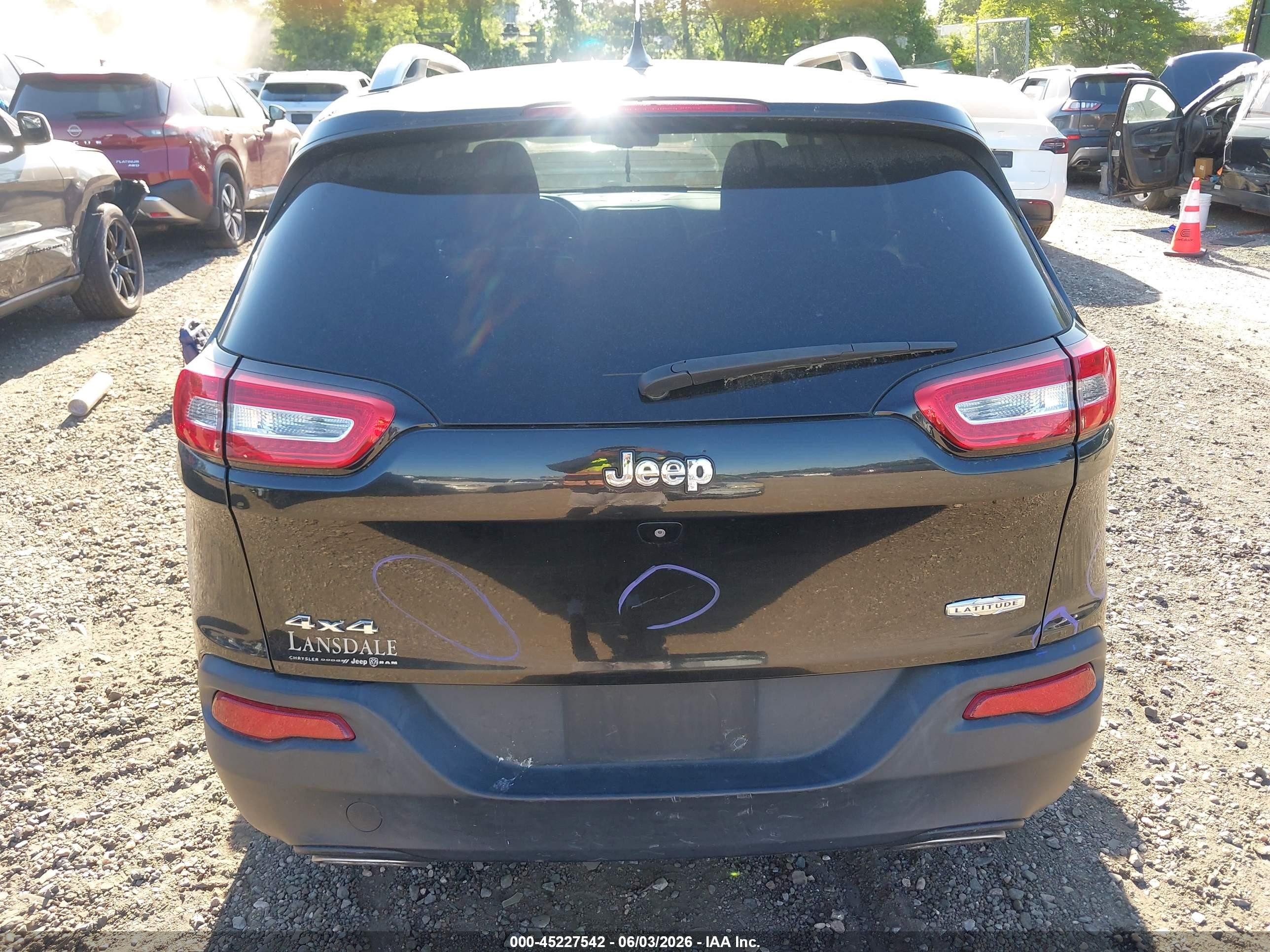 2015 Jeep Cherokee Latitude Black vin: 1C4PJMCS7FW551306