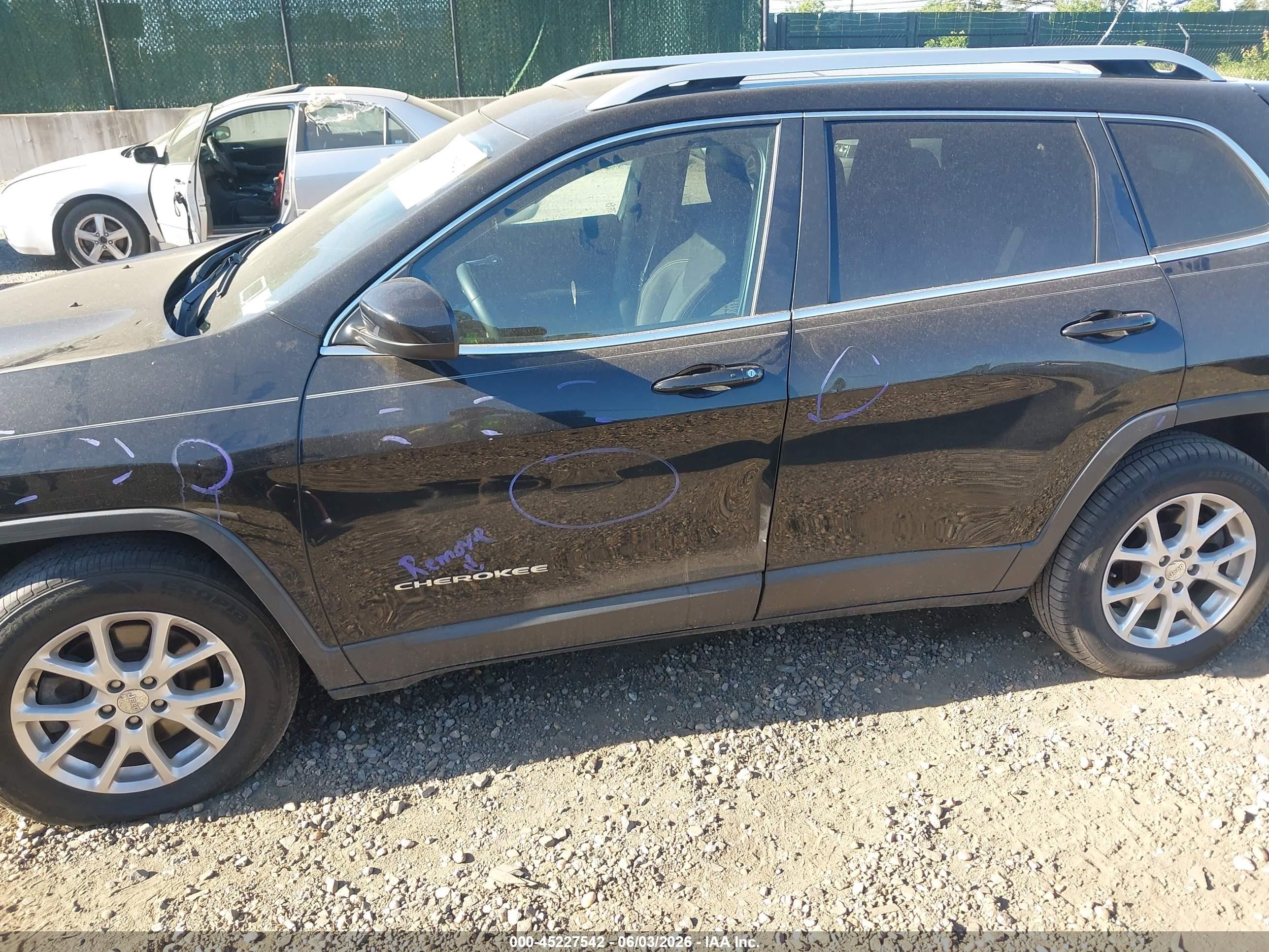 2015 Jeep Cherokee Latitude Black vin: 1C4PJMCS7FW551306