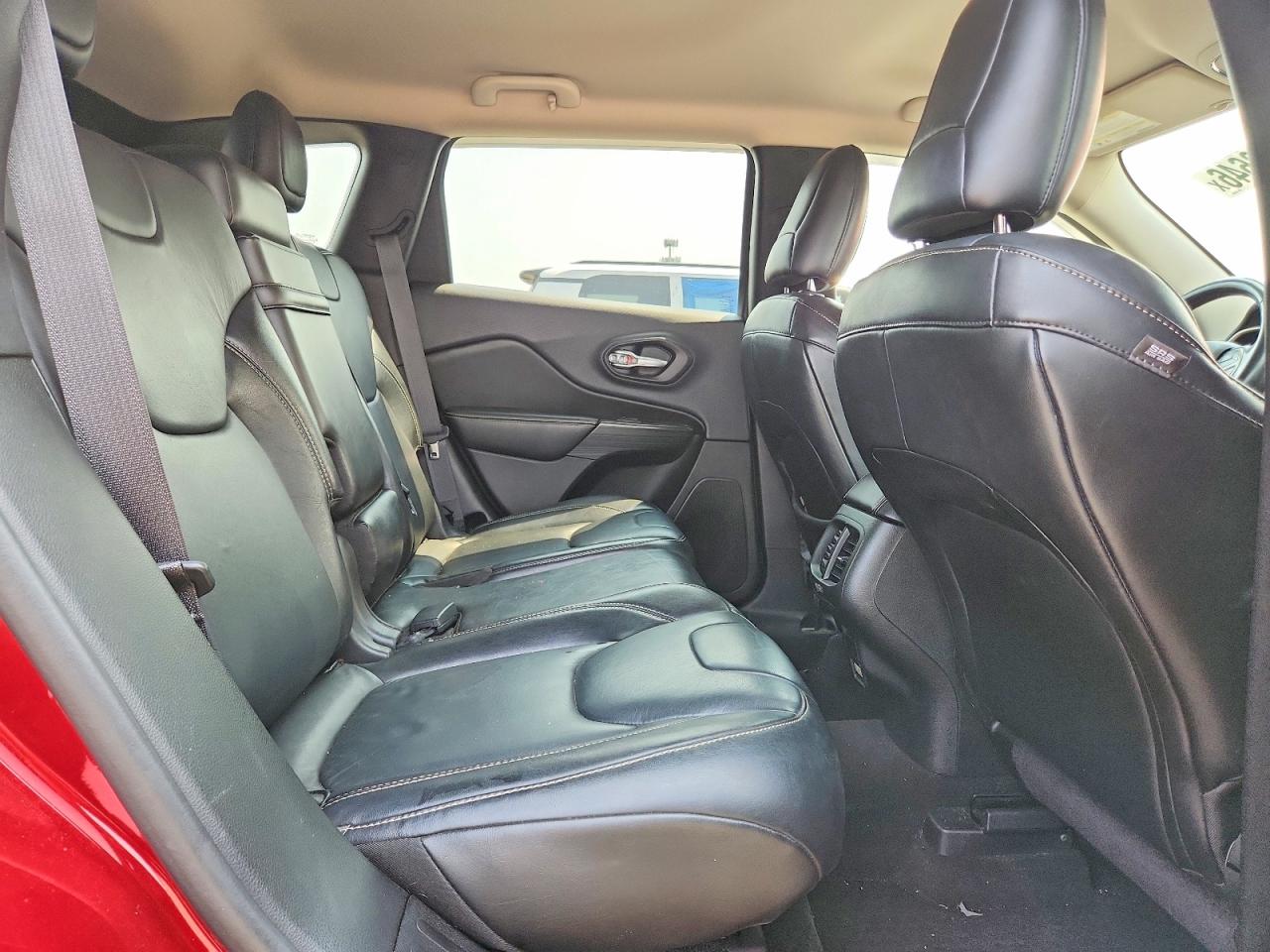 2015 Jeep Cherokee Latitude Красный vin: 1C4PJMCS7FW578005
