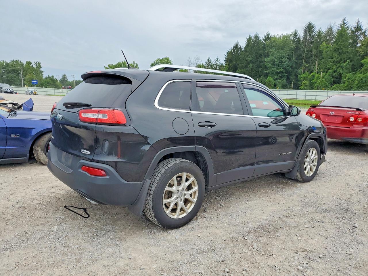 2015 Jeep Cherokee Latitude Black vin: 1C4PJMCS7FW614887
