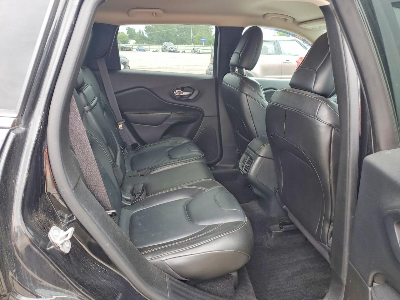 2015 Jeep Cherokee Latitude Black vin: 1C4PJMCS7FW614887