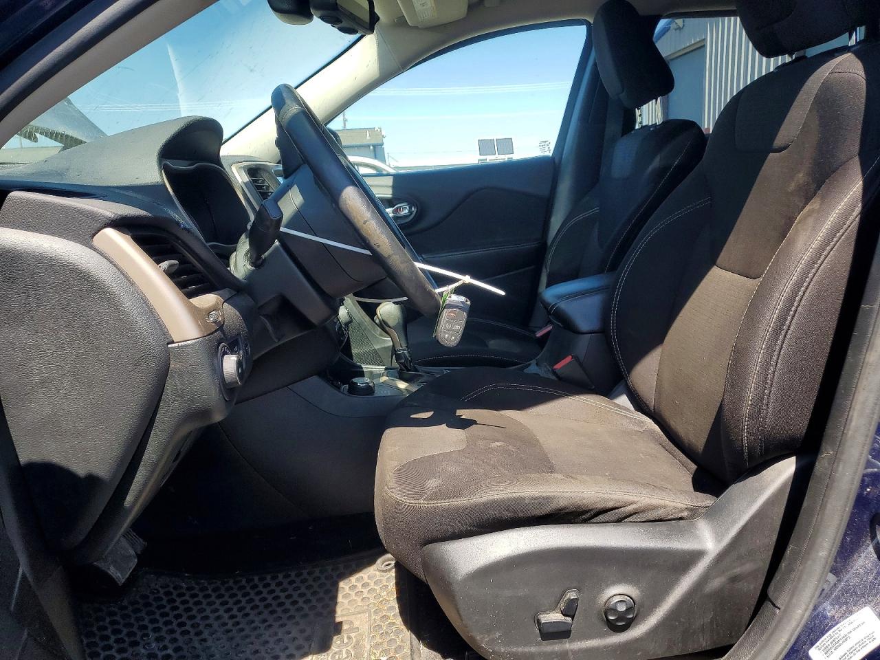 2015 Jeep Cherokee Latitude Blue vin: 1C4PJMCS7FW619541