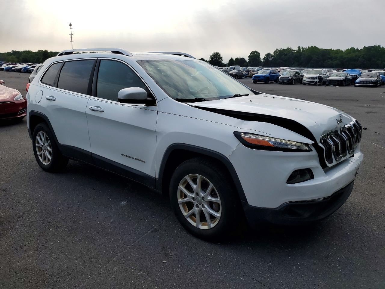 2015 Jeep Cherokee Latitude White vin: 1C4PJMCS7FW642012