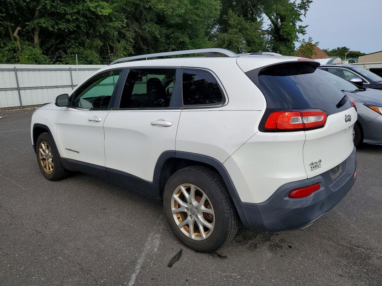2015 Jeep Cherokee Latitude White vin: 1C4PJMCS7FW642012