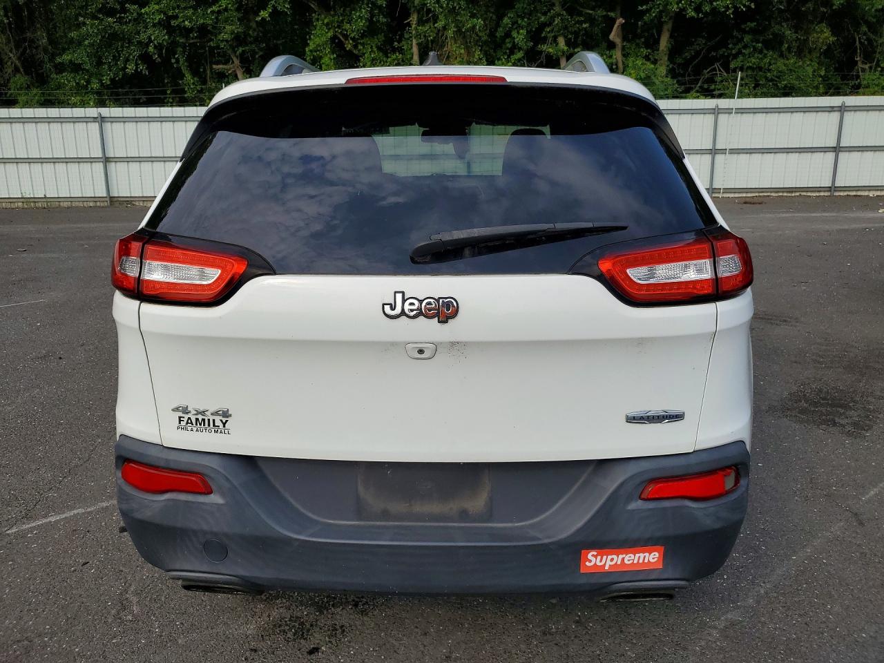 2015 Jeep Cherokee Latitude White vin: 1C4PJMCS7FW642012