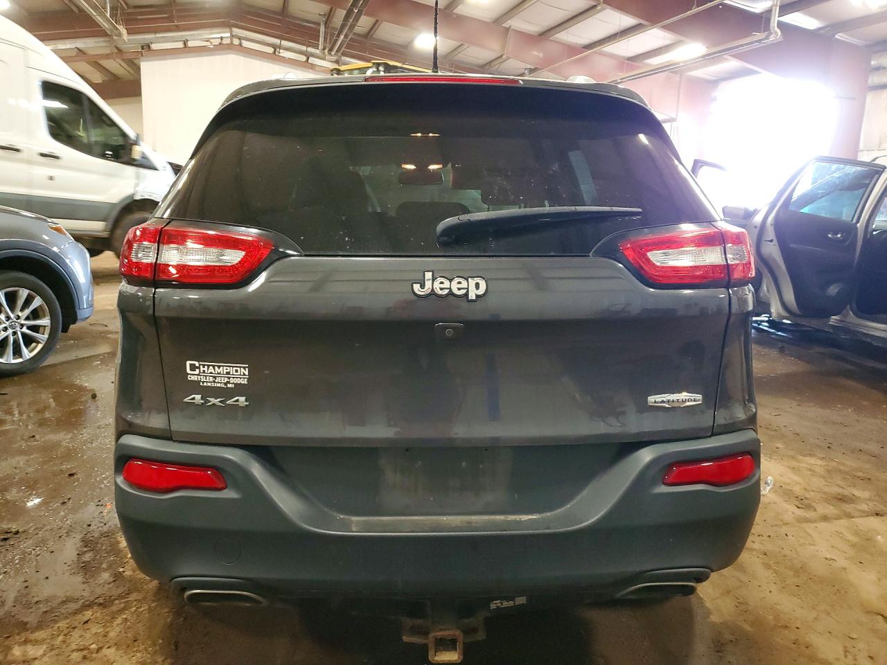 2015 Jeep Cherokee Latitude Gray vin: 1C4PJMCS7FW649316