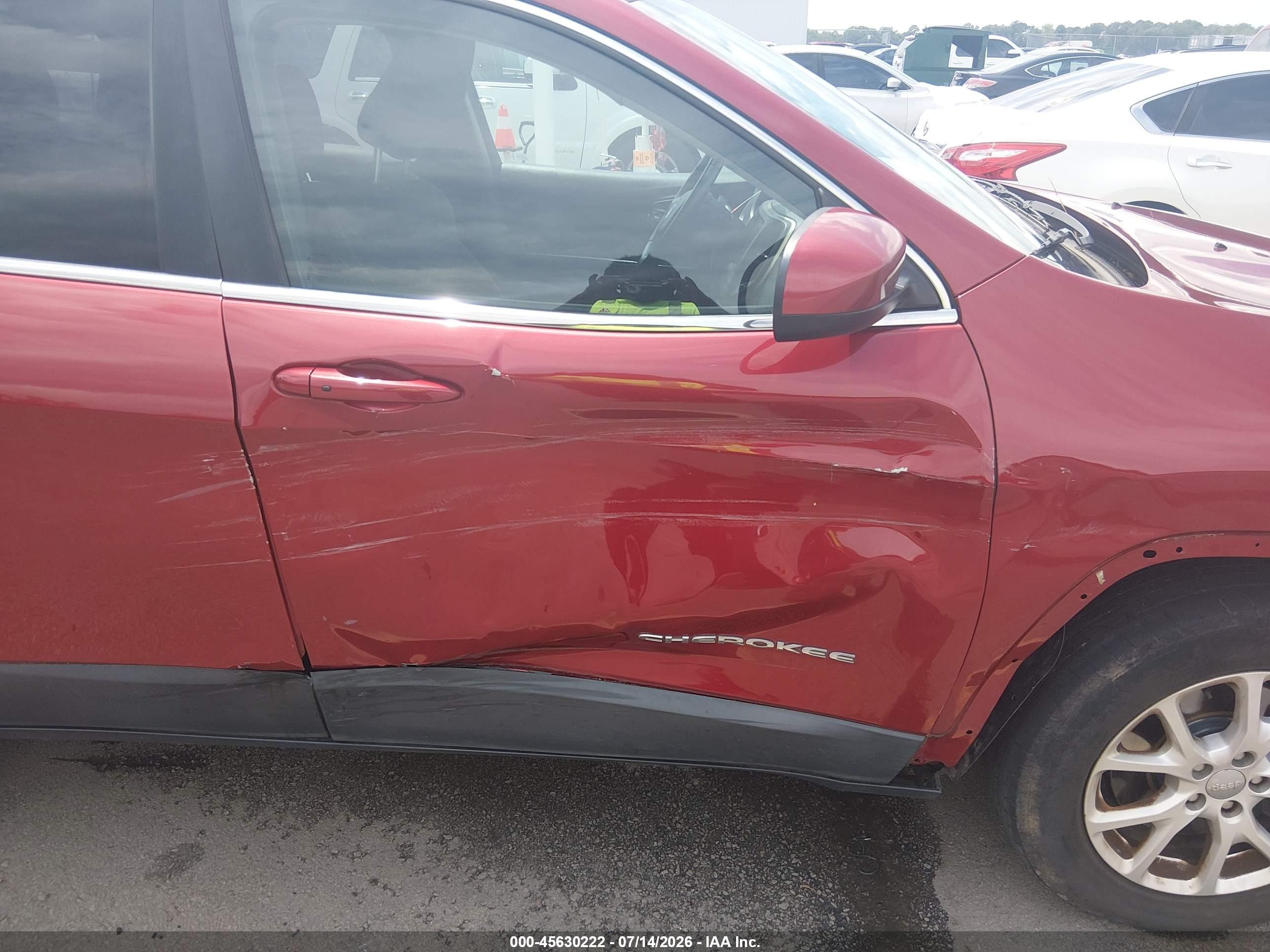 2015 Jeep Cherokee Latitude Red vin: 1C4PJMCS7FW653706