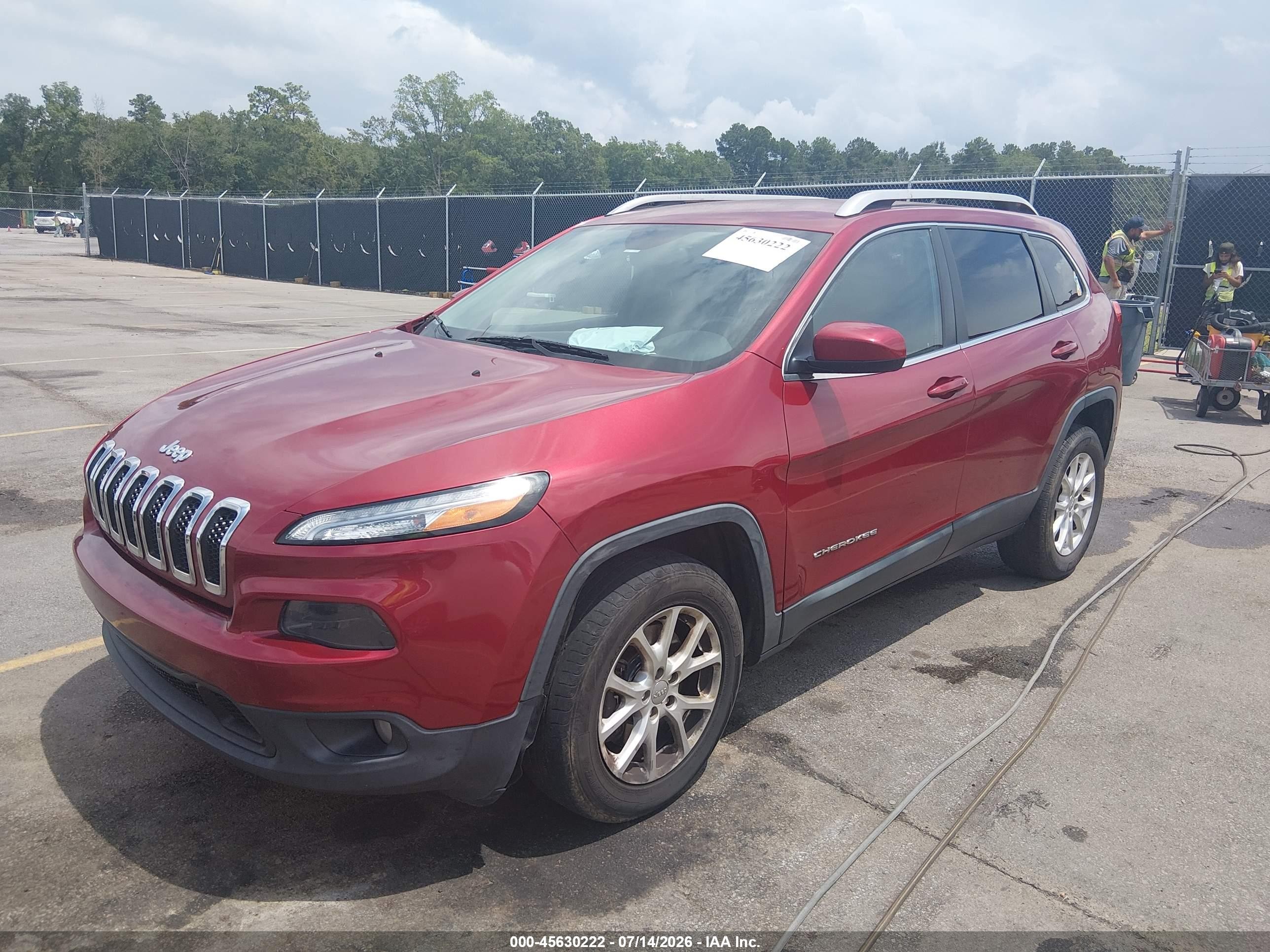 2015 Jeep Cherokee Latitude Red vin: 1C4PJMCS7FW653706