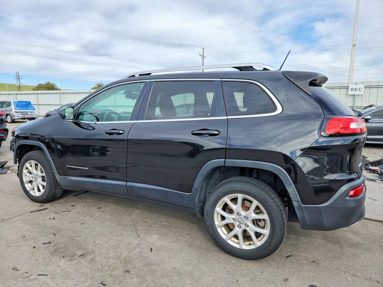 2015 Jeep Cherokee Latitude Black vin: 1C4PJMCS7FW659649