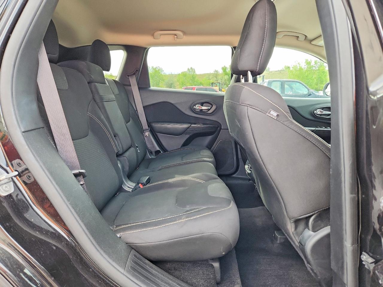 2015 Jeep Cherokee Latitude Black vin: 1C4PJMCS7FW659649