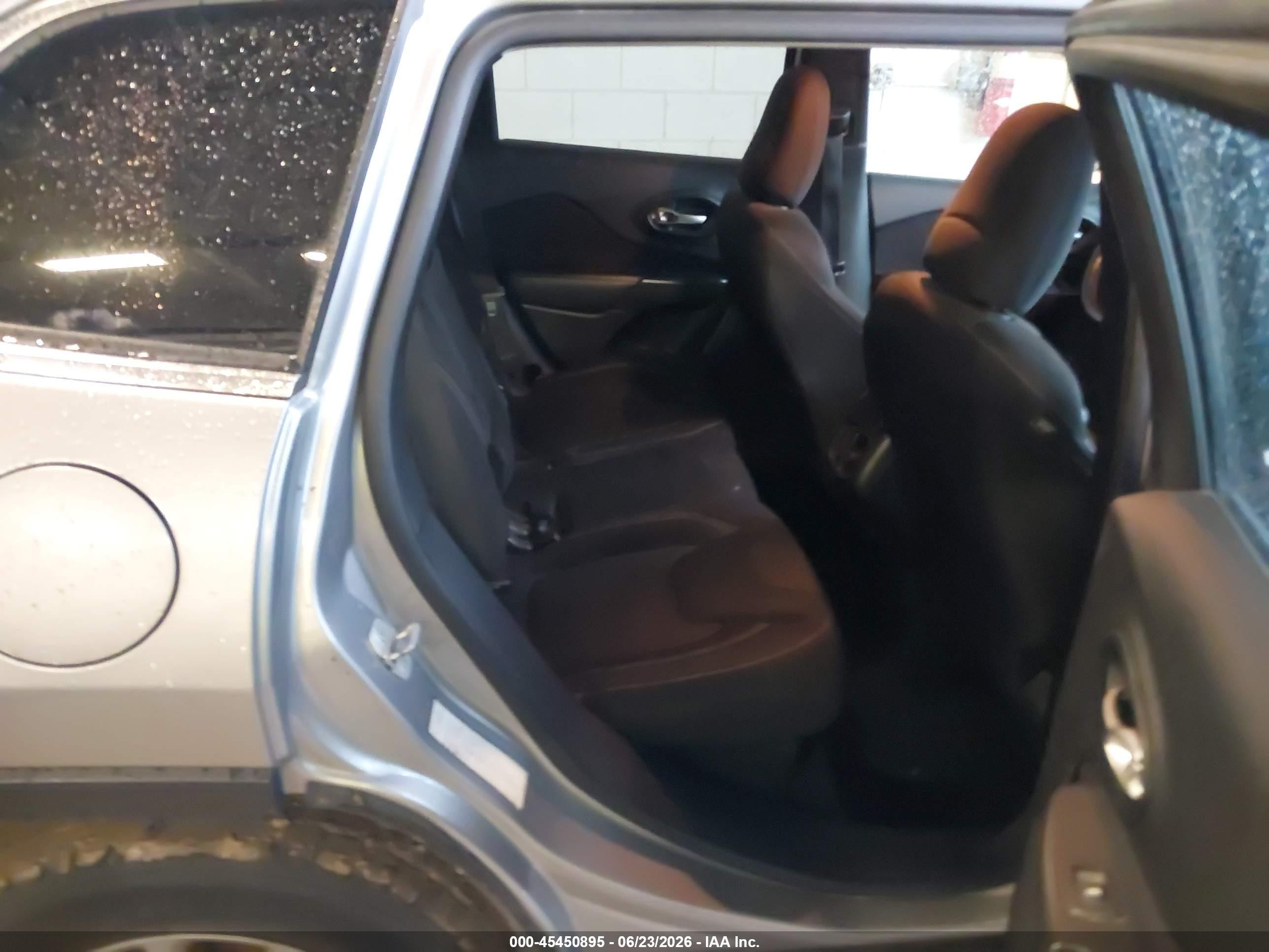 2015 Jeep Cherokee Latitude Gray vin: 1C4PJMCS7FW679724