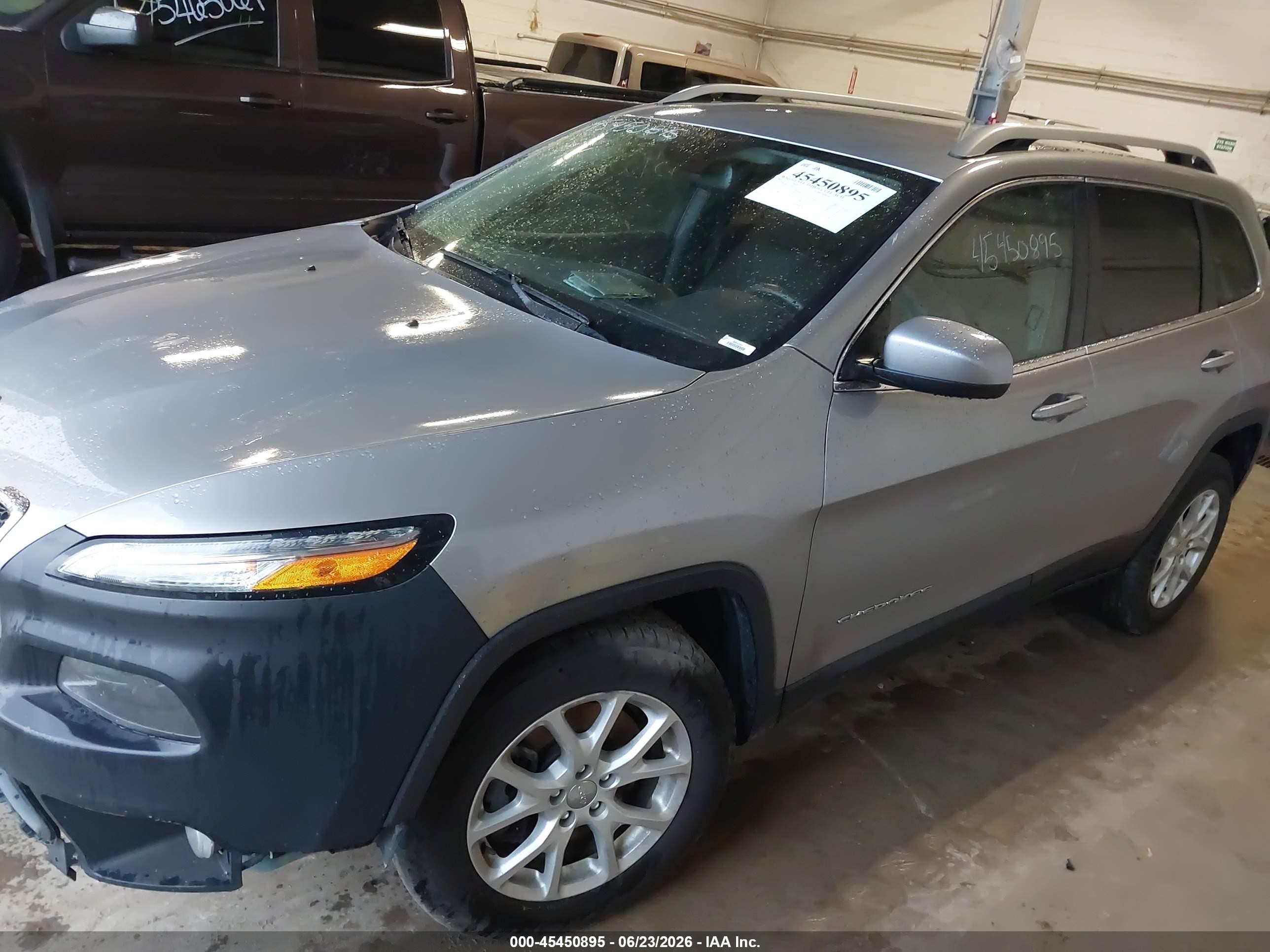 2015 Jeep Cherokee Latitude Gray vin: 1C4PJMCS7FW679724