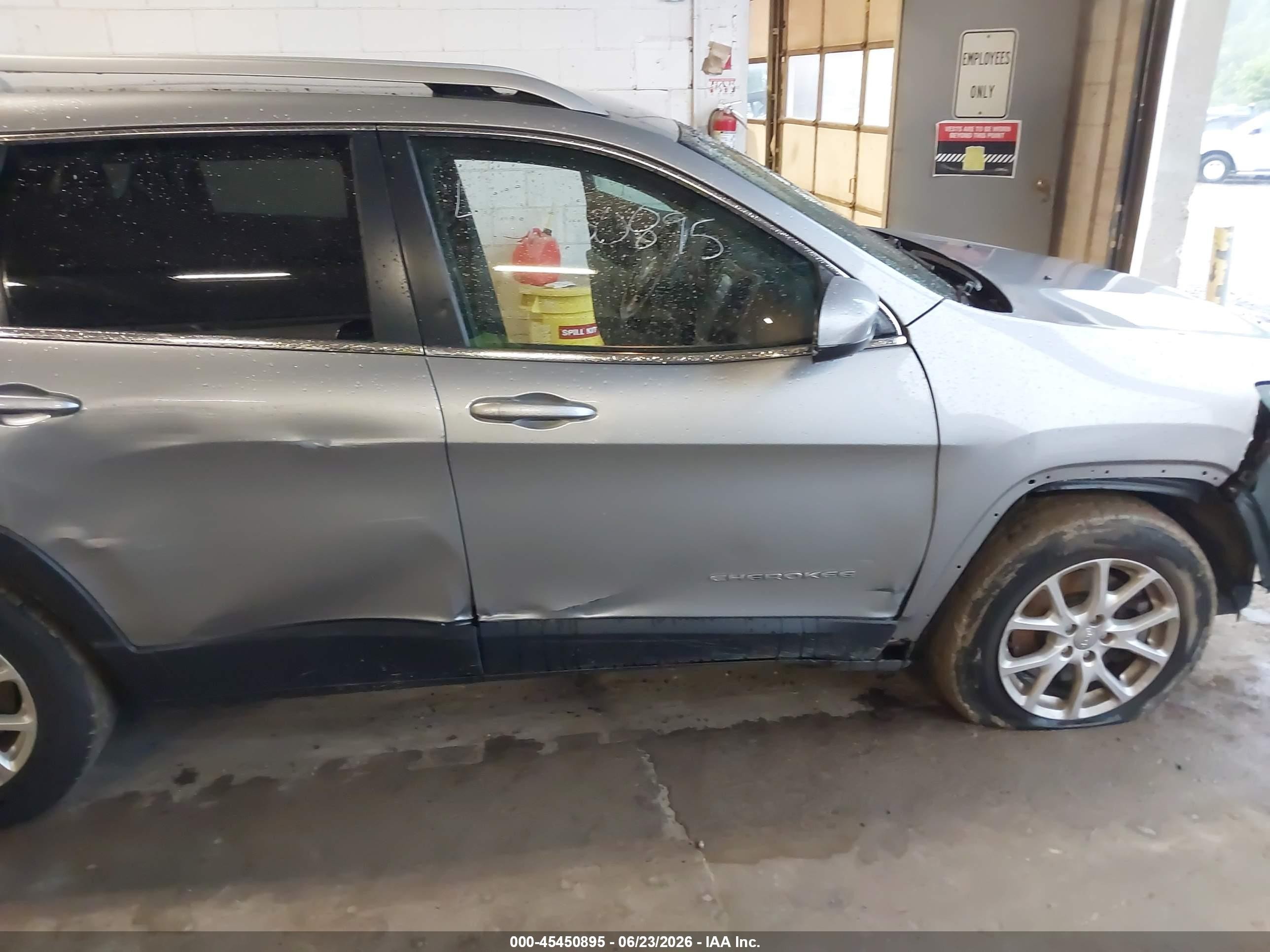 2015 Jeep Cherokee Latitude Gray vin: 1C4PJMCS7FW679724