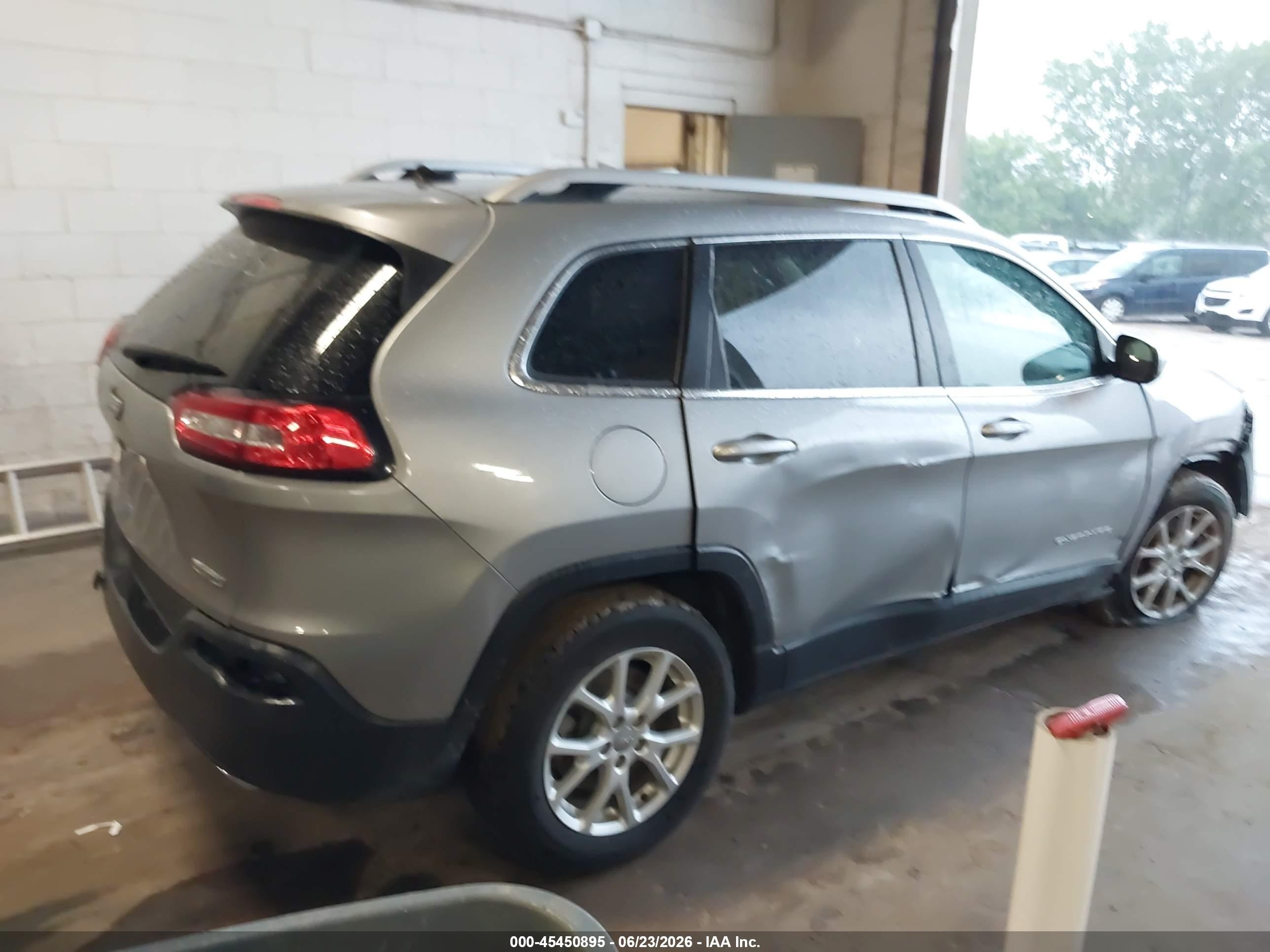 2015 Jeep Cherokee Latitude Gray vin: 1C4PJMCS7FW679724