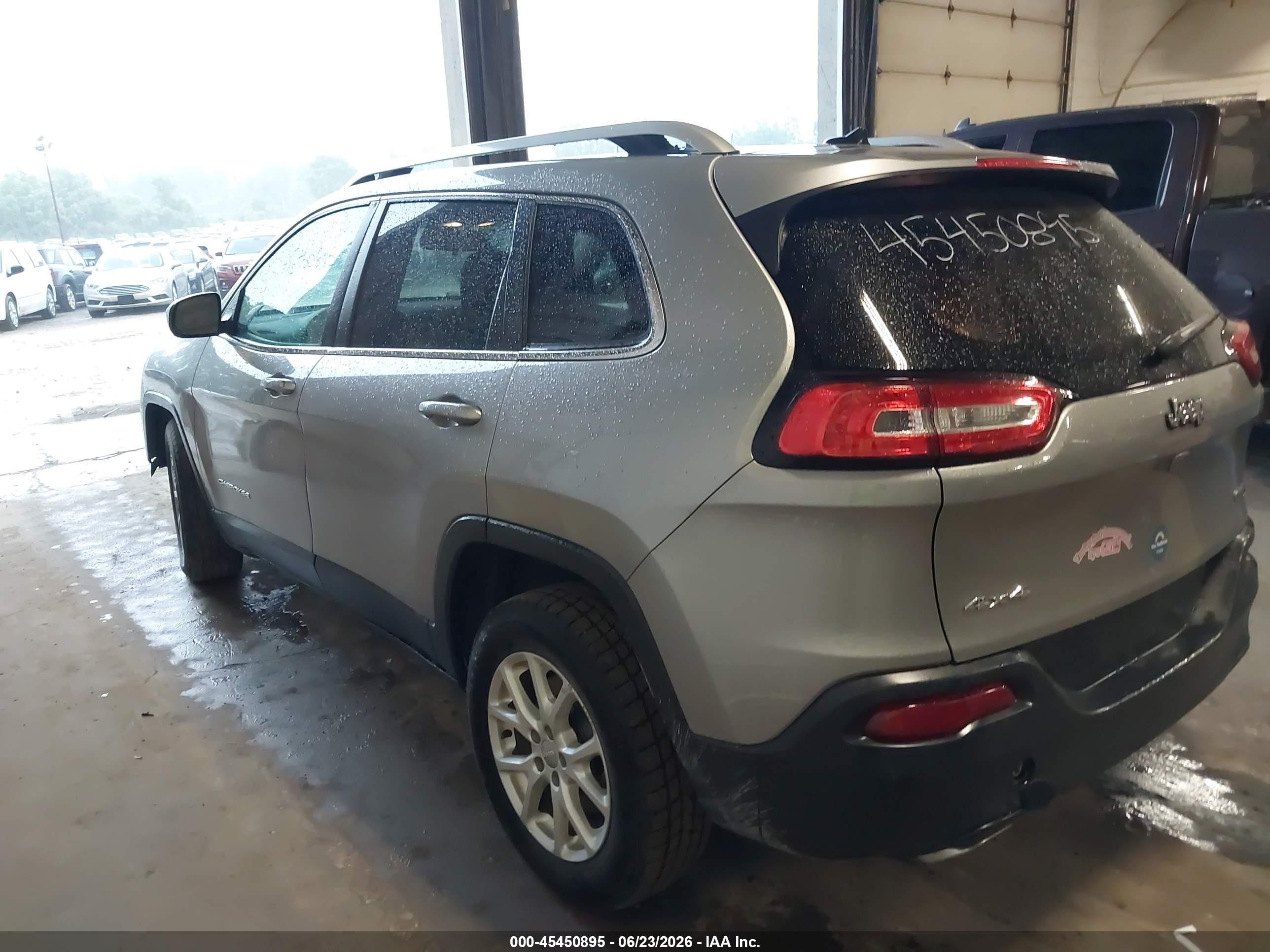 2015 Jeep Cherokee Latitude Gray vin: 1C4PJMCS7FW679724