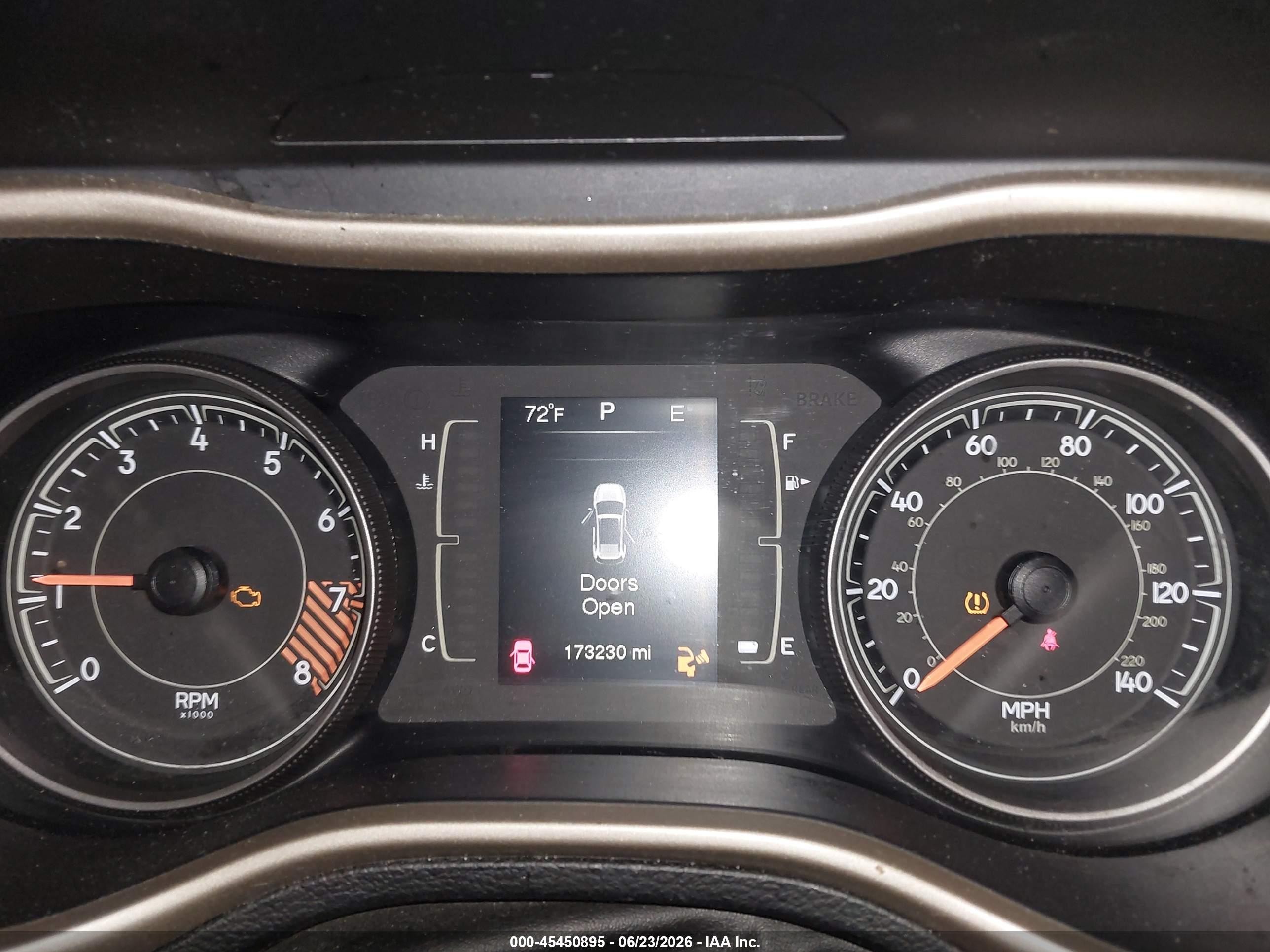 2015 Jeep Cherokee Latitude Gray vin: 1C4PJMCS7FW679724