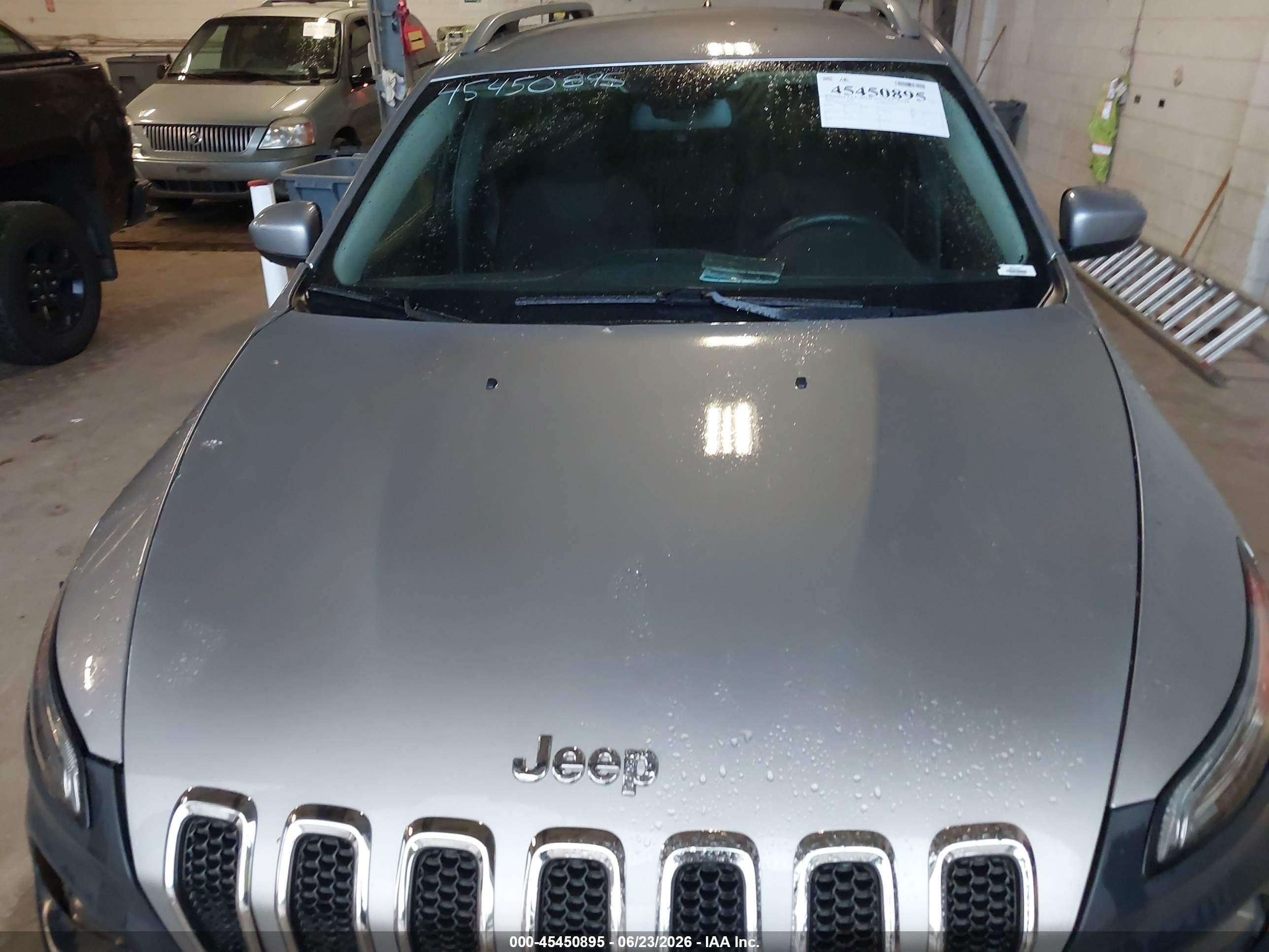 2015 Jeep Cherokee Latitude Gray vin: 1C4PJMCS7FW679724