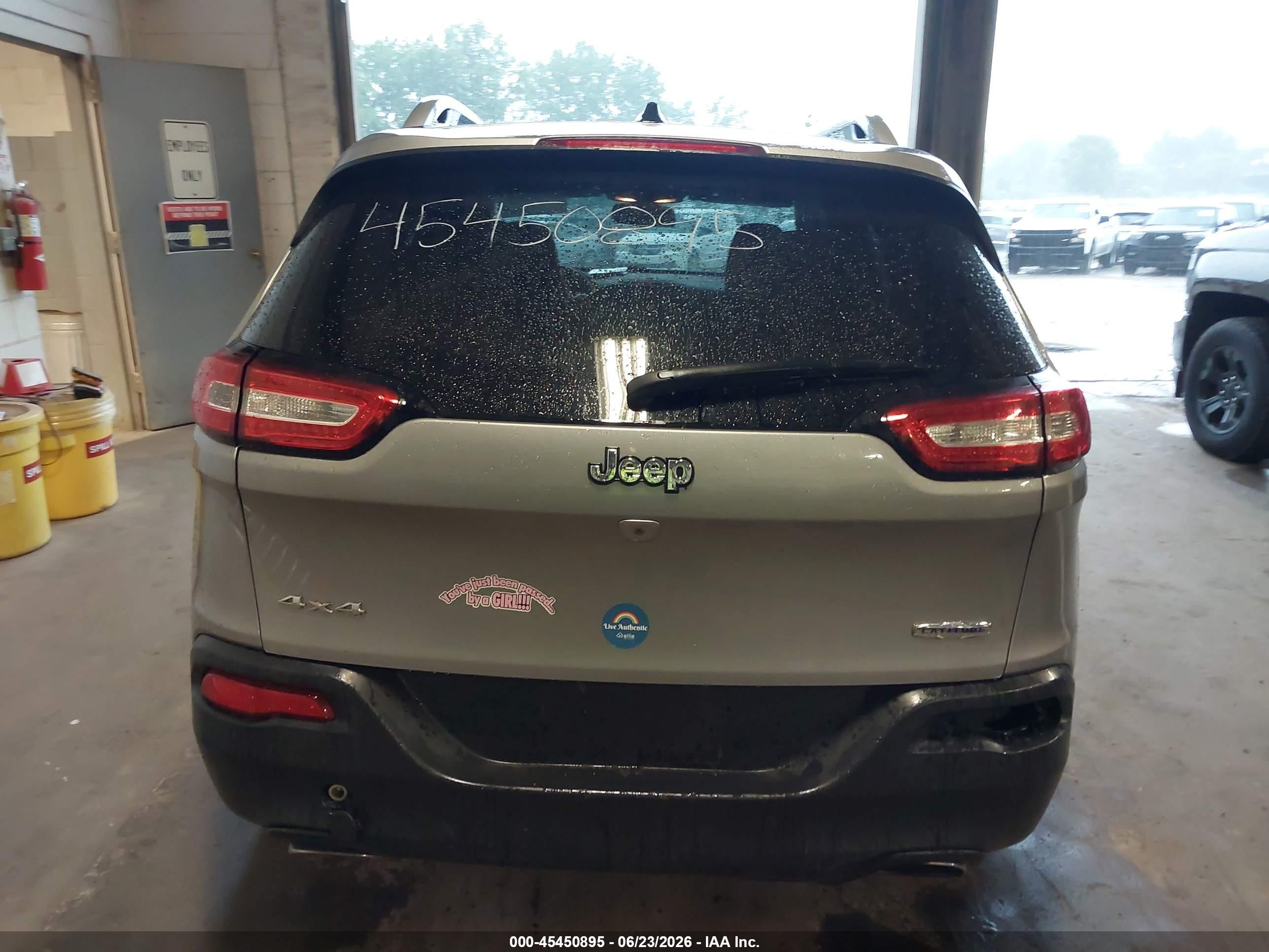2015 Jeep Cherokee Latitude Gray vin: 1C4PJMCS7FW679724
