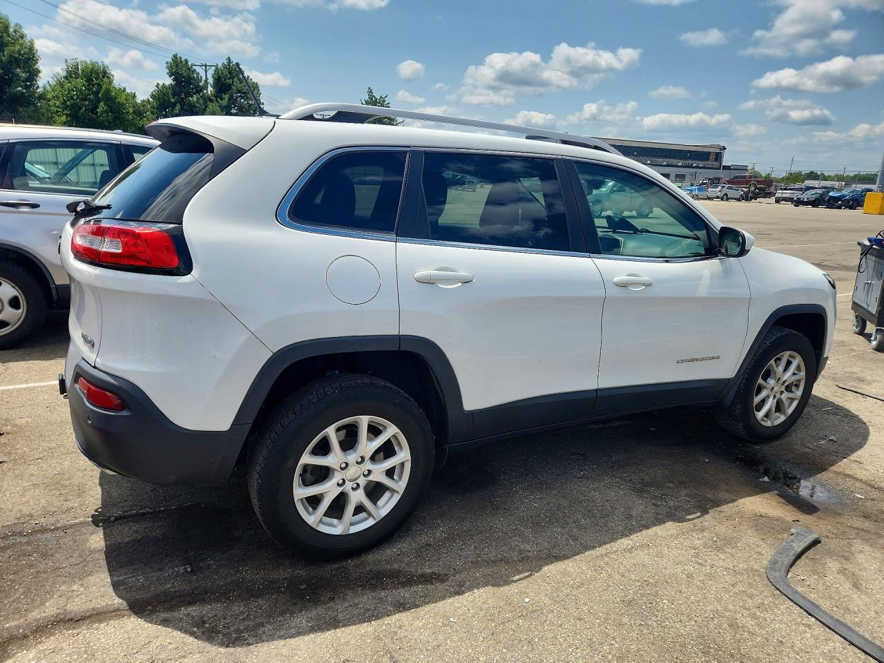 2015 Jeep Cherokee Latitude Белый vin: 1C4PJMCS7FW708946