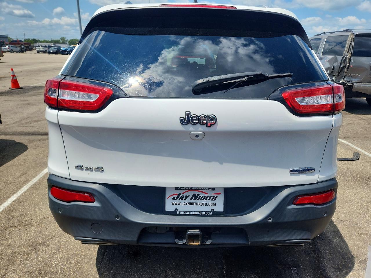 2015 Jeep Cherokee Latitude Белый vin: 1C4PJMCS7FW708946