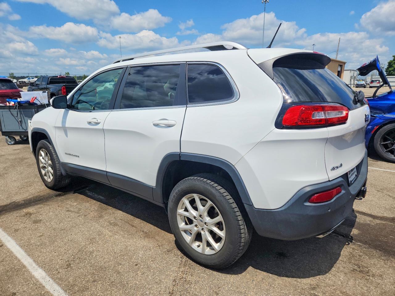 2015 Jeep Cherokee Latitude Белый vin: 1C4PJMCS7FW708946