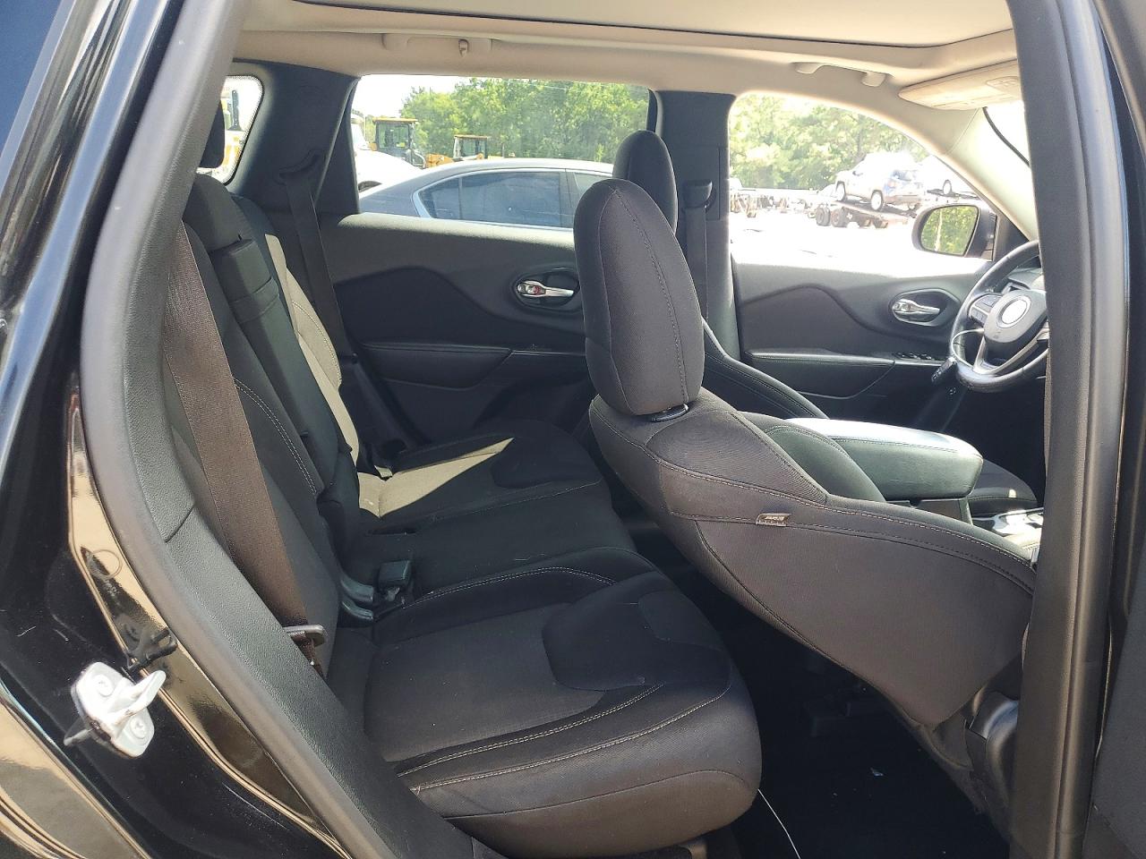 2015 Jeep Cherokee Latitude Black vin: 1C4PJMCS7FW755930