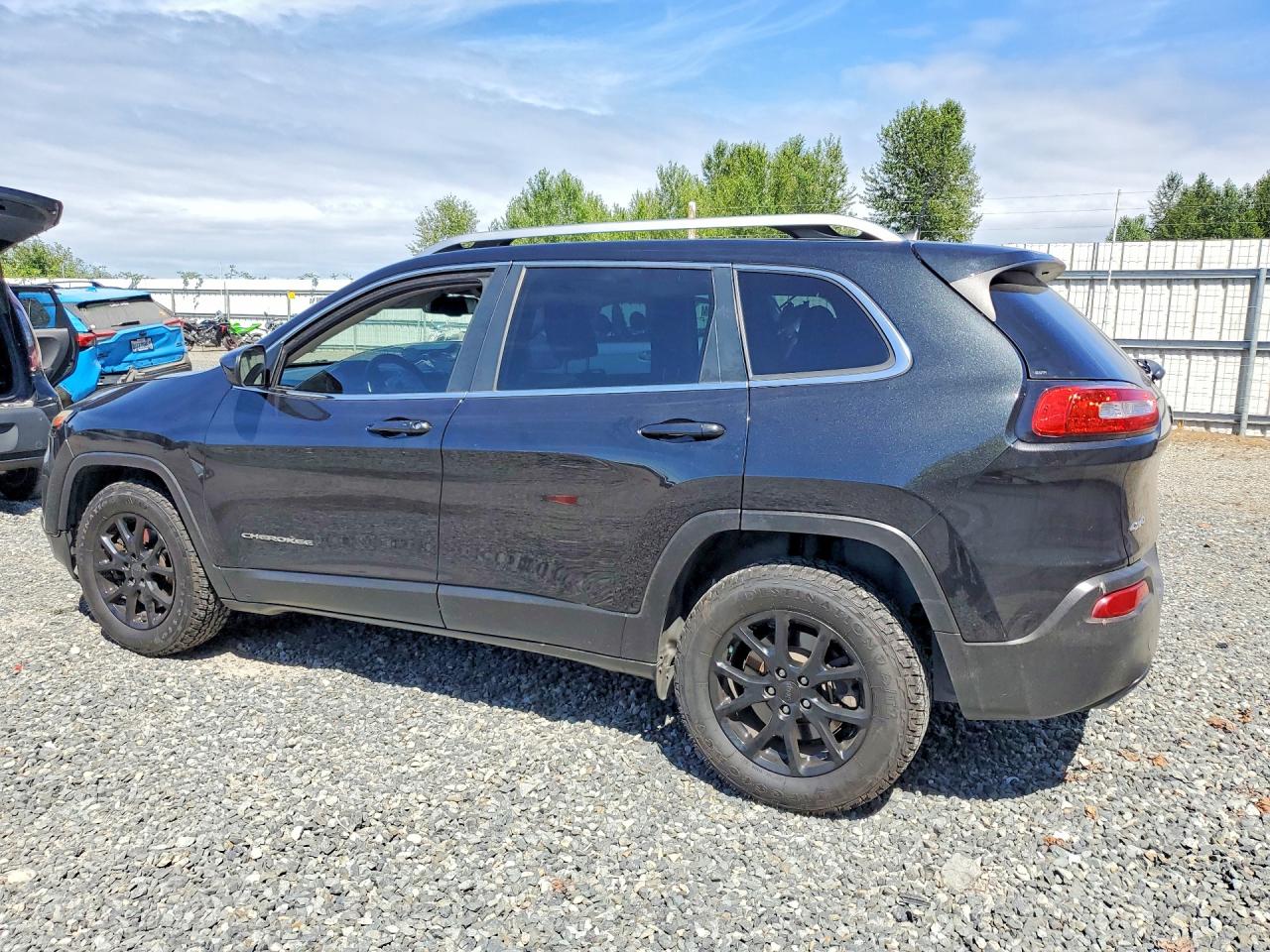 2015 Jeep Cherokee Latitude Black vin: 1C4PJMCS7FW768399