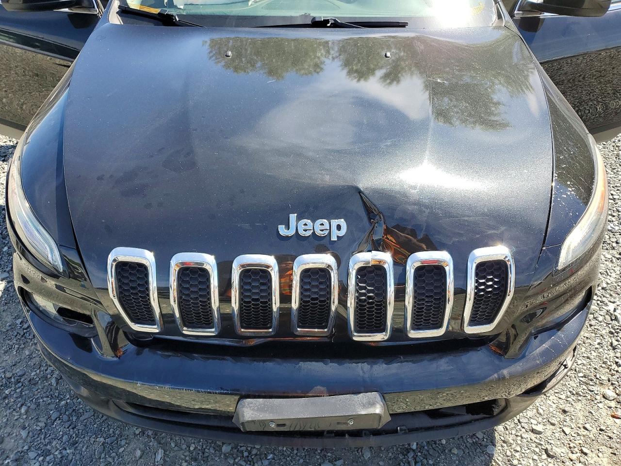 2015 Jeep Cherokee Latitude Black vin: 1C4PJMCS7FW768399