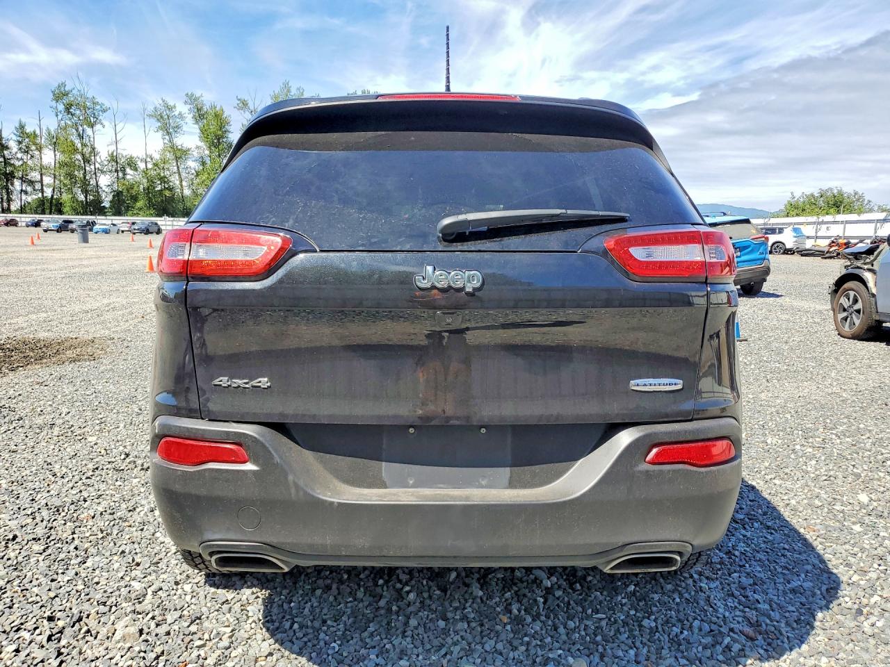 2015 Jeep Cherokee Latitude Black vin: 1C4PJMCS7FW768399