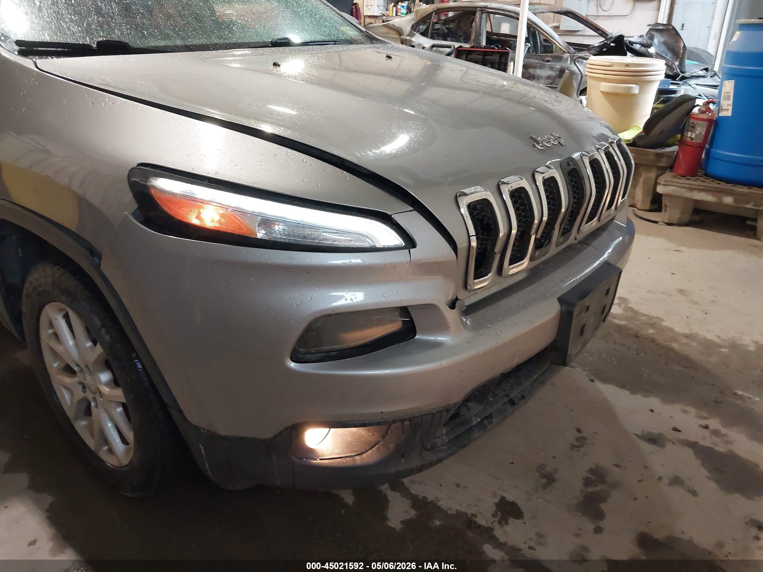 2015 Jeep Cherokee Latitude Gray vin: 1C4PJMCS7FW793108
