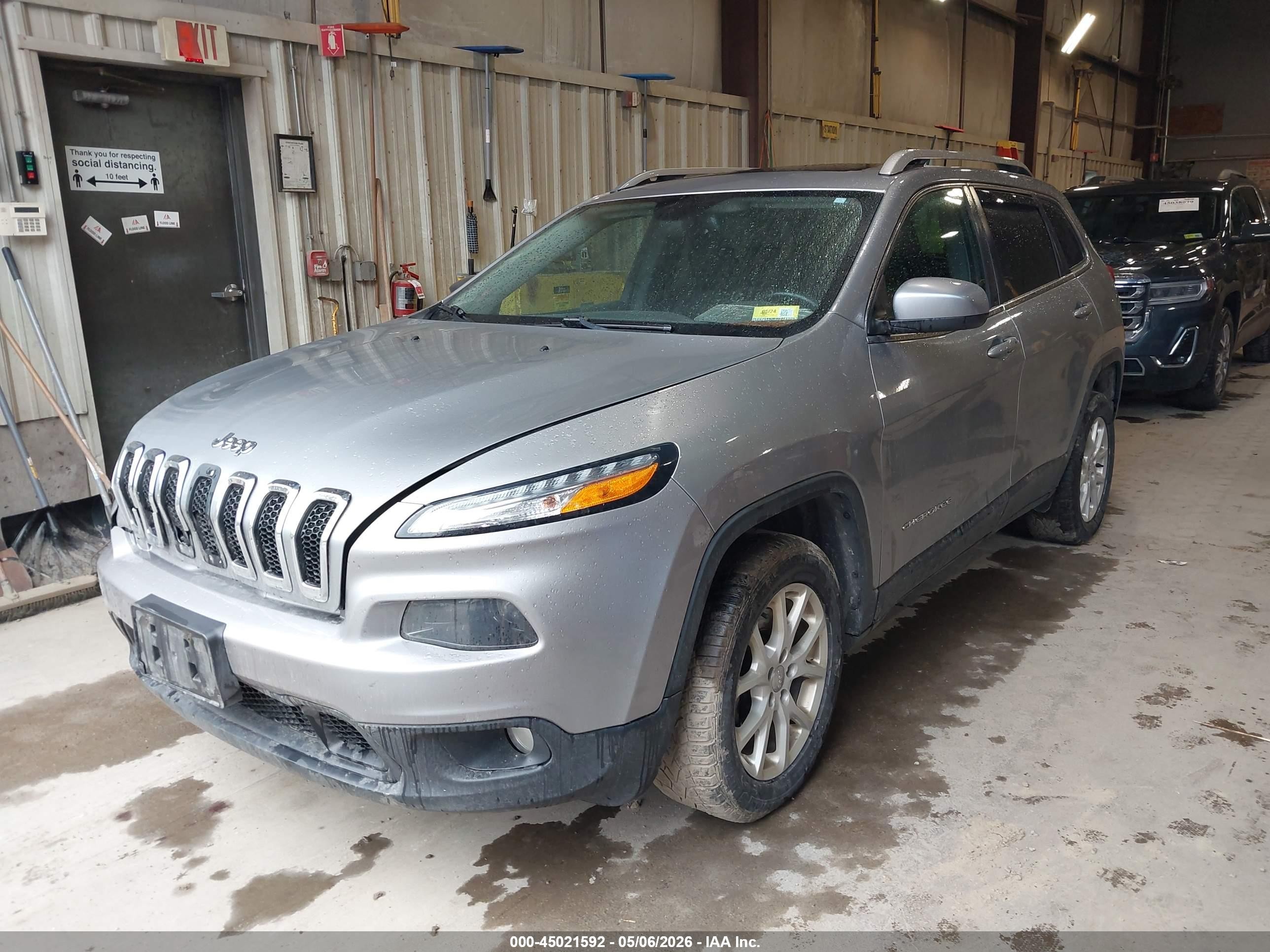 2015 Jeep Cherokee Latitude Gray vin: 1C4PJMCS7FW793108