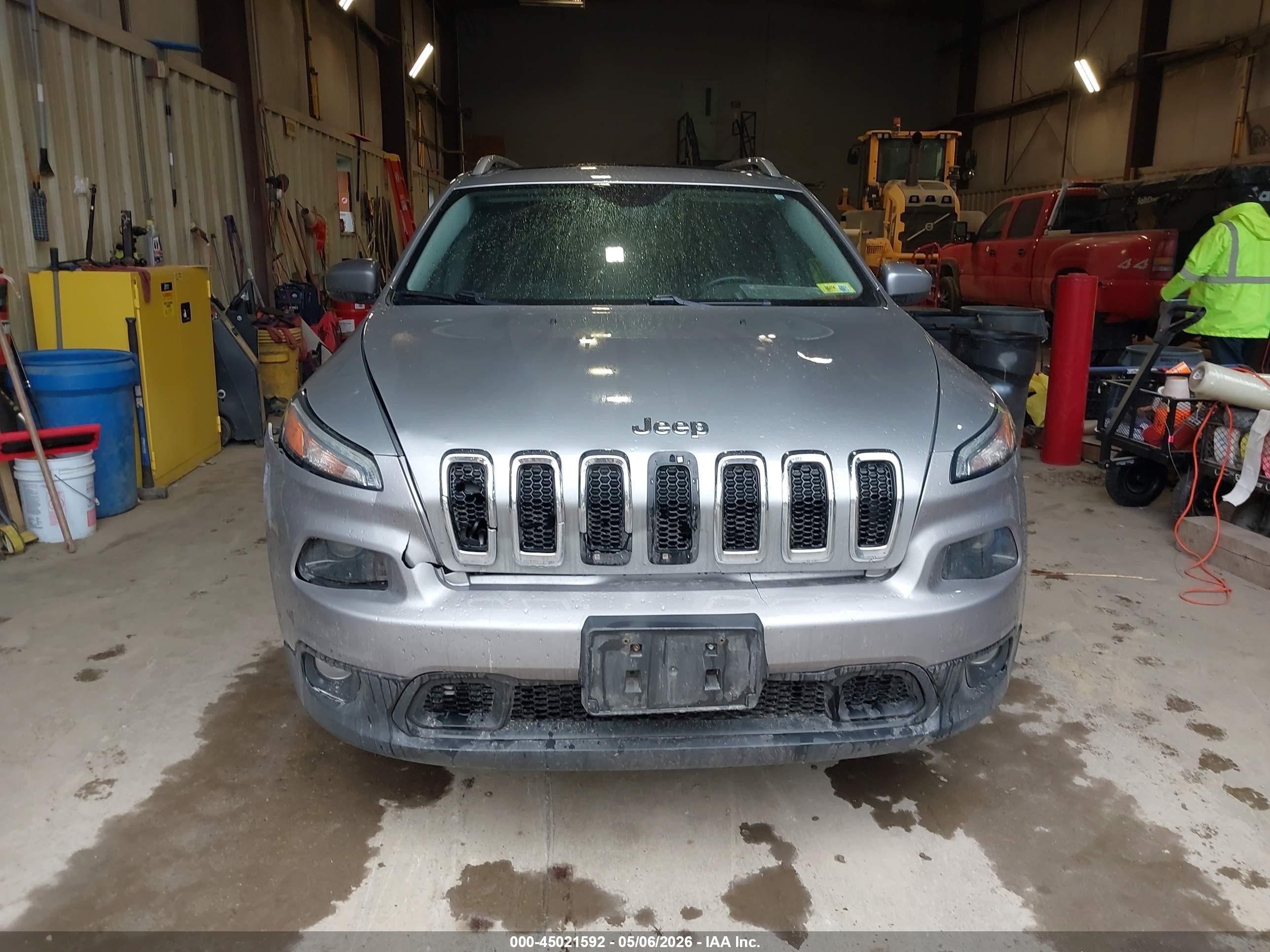 2015 Jeep Cherokee Latitude Gray vin: 1C4PJMCS7FW793108